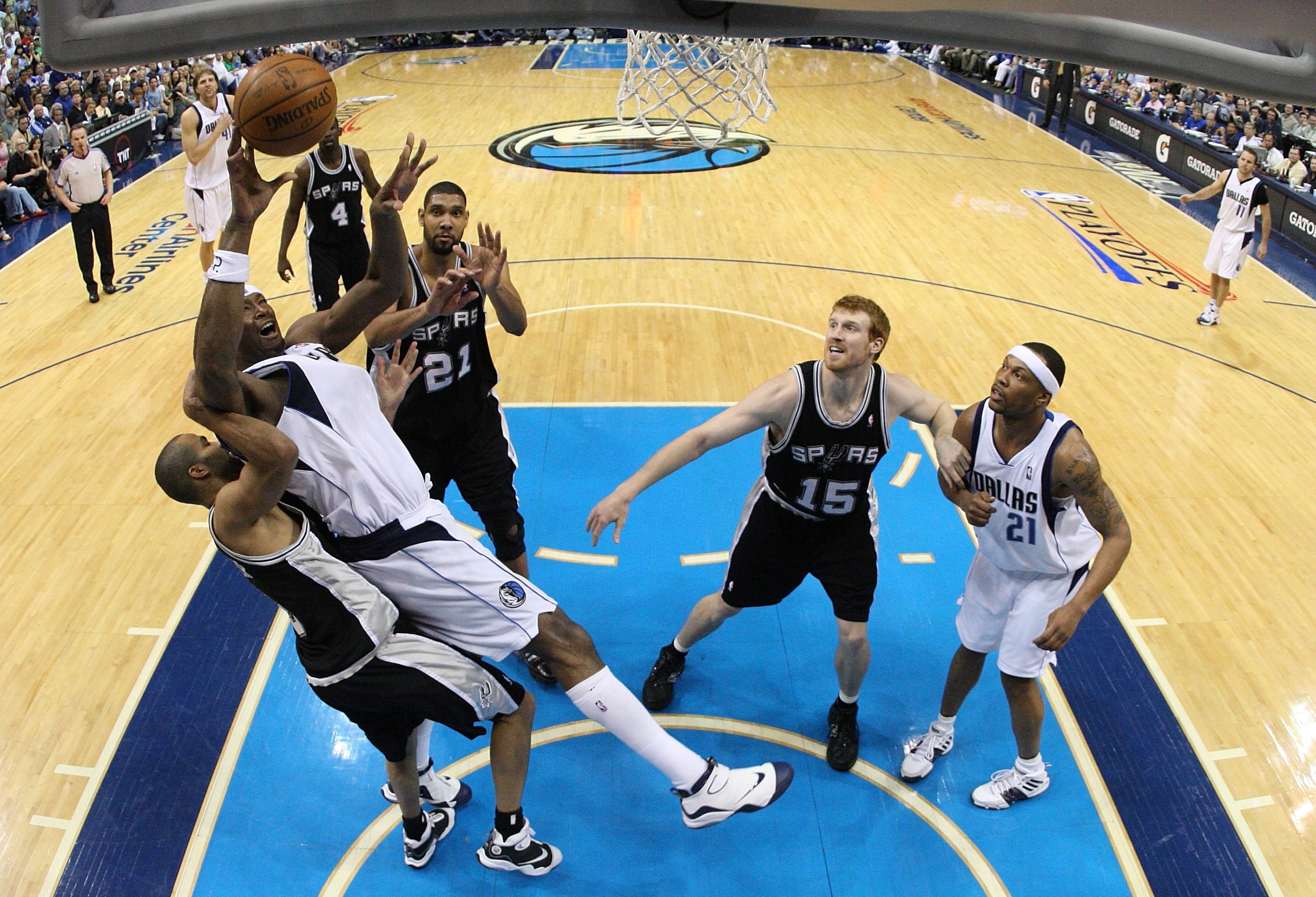 DALLAS - APRIL 25:  Center Erick Dampier #25 of the Dallas Mavericks is fouled by Tony Parker #9 of the San Antonio Spurs in Game Four of the Western Conference Quarterfinals during the 2009 NBA Playoffs at American Airlines Center on April 25, 2009 in Da
