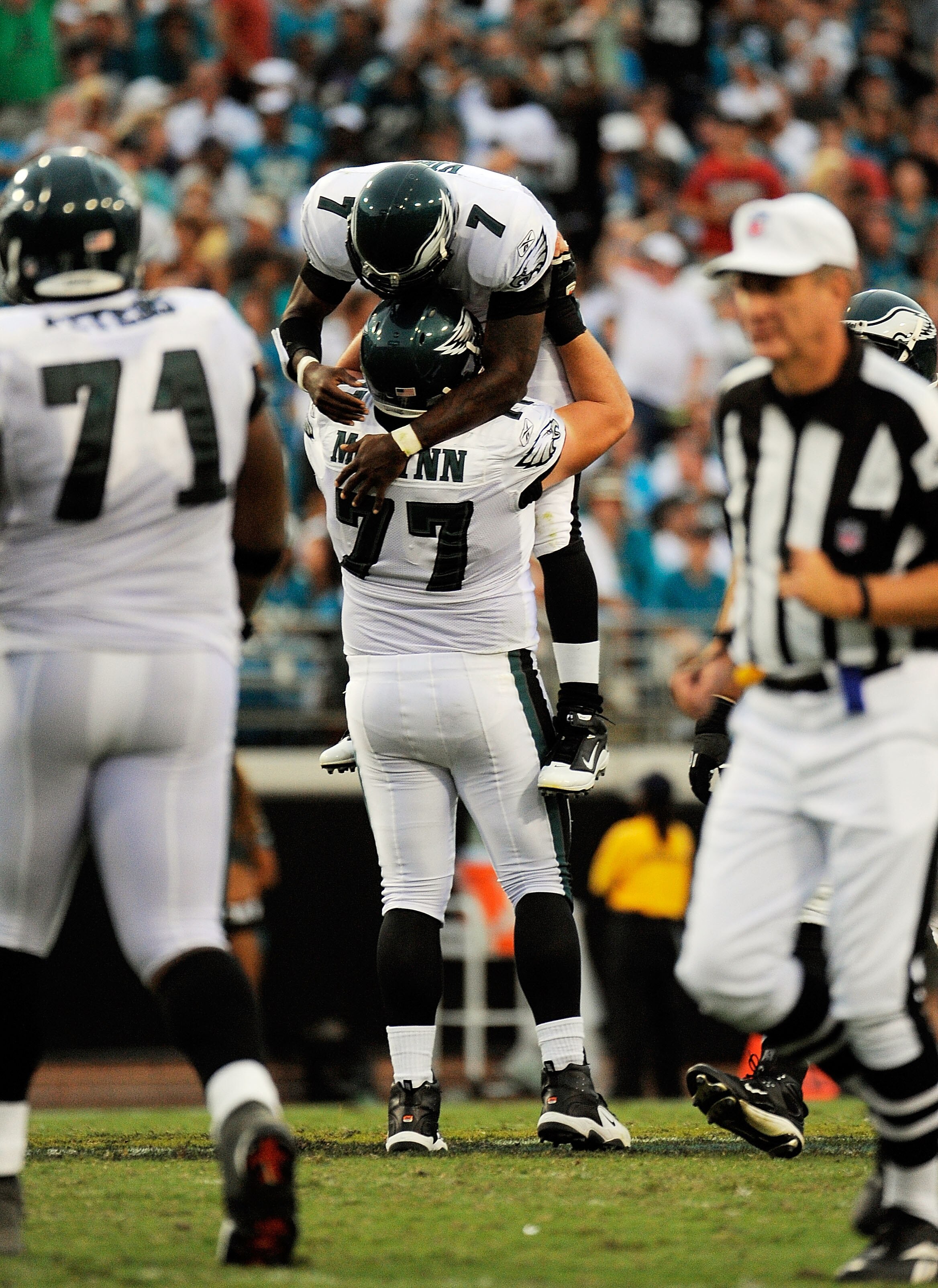 JACKSONVILLE, FL - SEPTEMBER 26:  Quarterback Michael Vick #7 of the Philadelphia Eagles is congratulated by offensive lineman Mike McGlynn #77 after throwing a touchdown pass to wide receiver Jeremy Maclin #18 against the Jacksonville Jaguars at EverBank