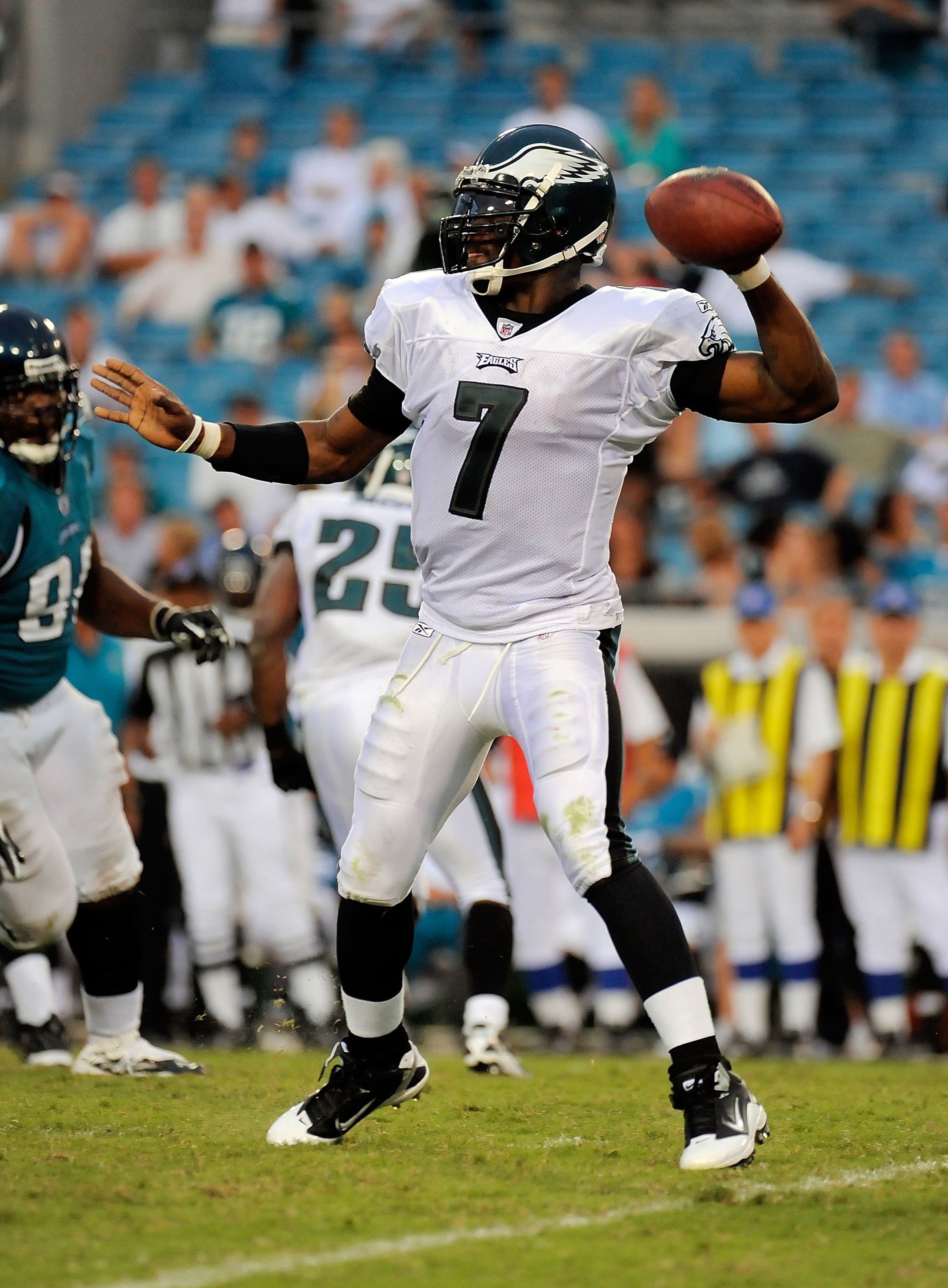 JACKSONVILLE, FL - SEPTEMBER 26:  Quarterback Michael Vick #7 of the Philadelphia Eagles throws a pass against the Jacksonville Jaguars at EverBank Field on September 26, 2010 in Jacksonville, Florida. The Eagles defeated the Jaguars 28-3.  (Photo by Doug