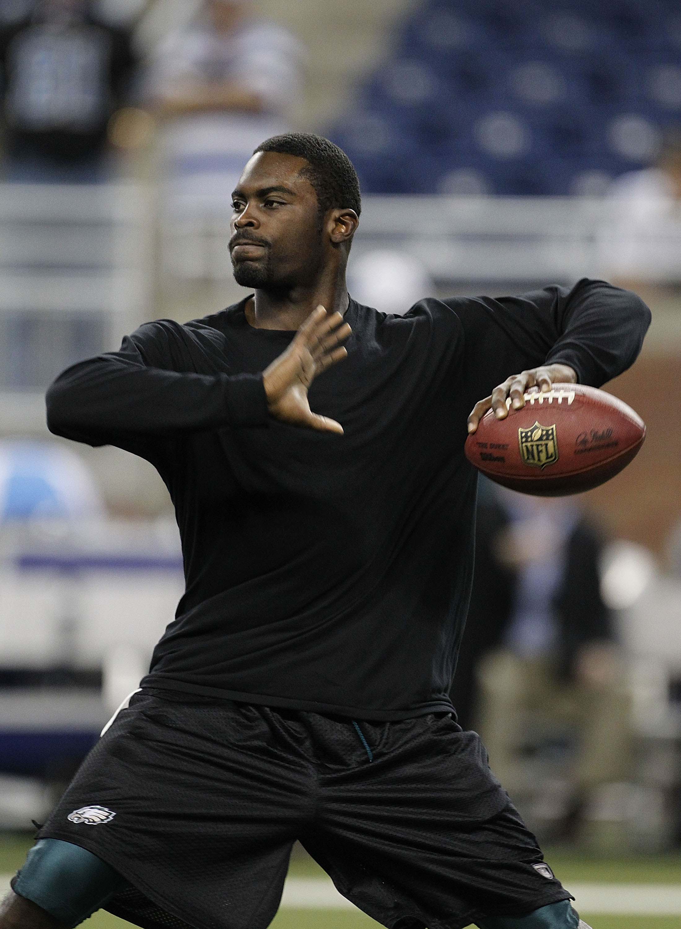 DETROIT - SEPTEMBER 19:  Michael Vick #7 of the Philadelphia Eagles warms up prior to the start of the game against the Detroit Lions at Ford Field on September 19, 2010 in Detroit, Michigan.  (Photo by Leon Halip/Getty Images)
