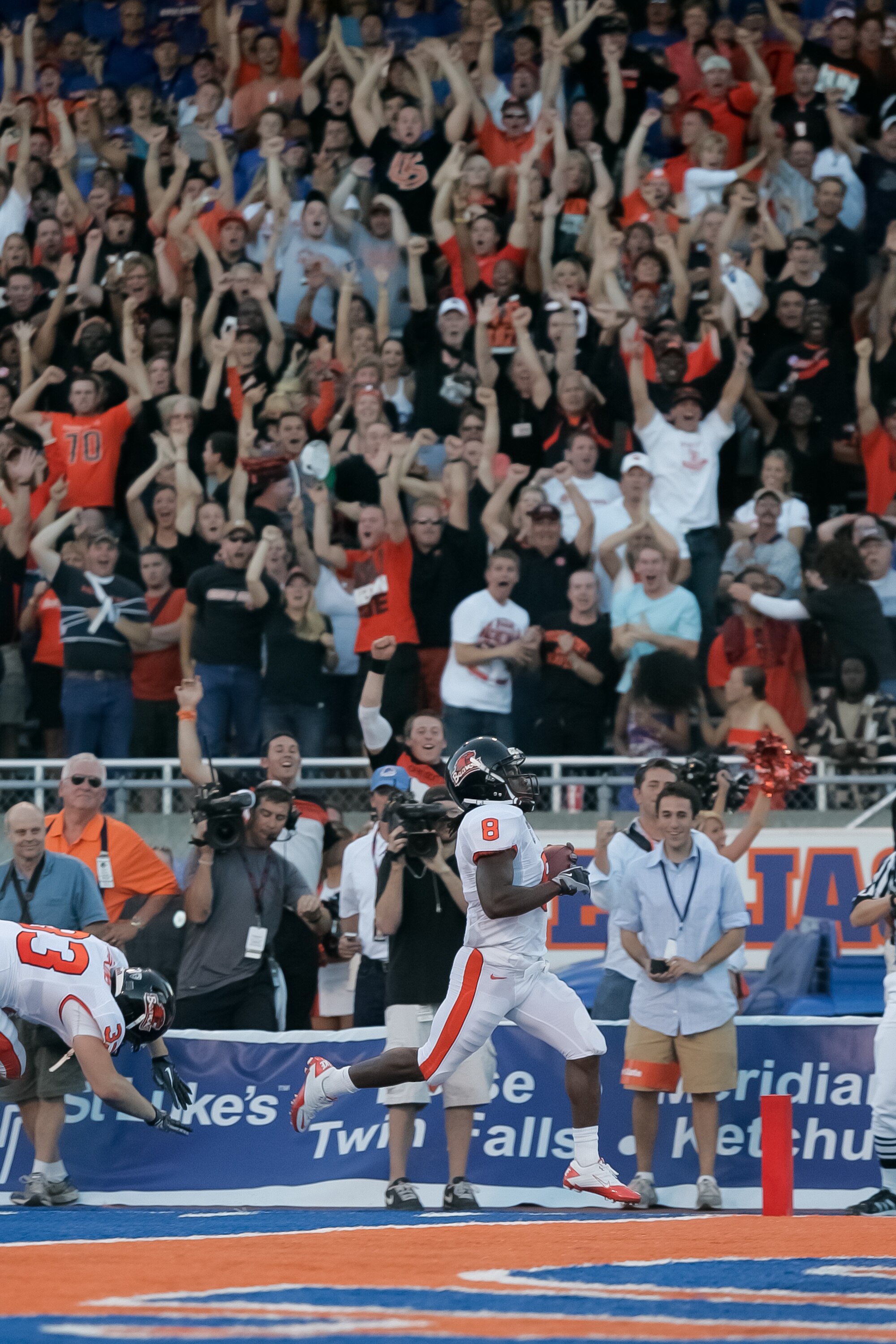 BOISE, ID - SEPTEMBER 25:  Wide receiver James Rodgers #8 of the Oregon State Beavers runs in for a touchdown against the Boise State Broncos at Bronco Stadium on September 25, 2010 in Boise, Idaho.  (Photo by Otto Kitsinger III/Getty Images)
