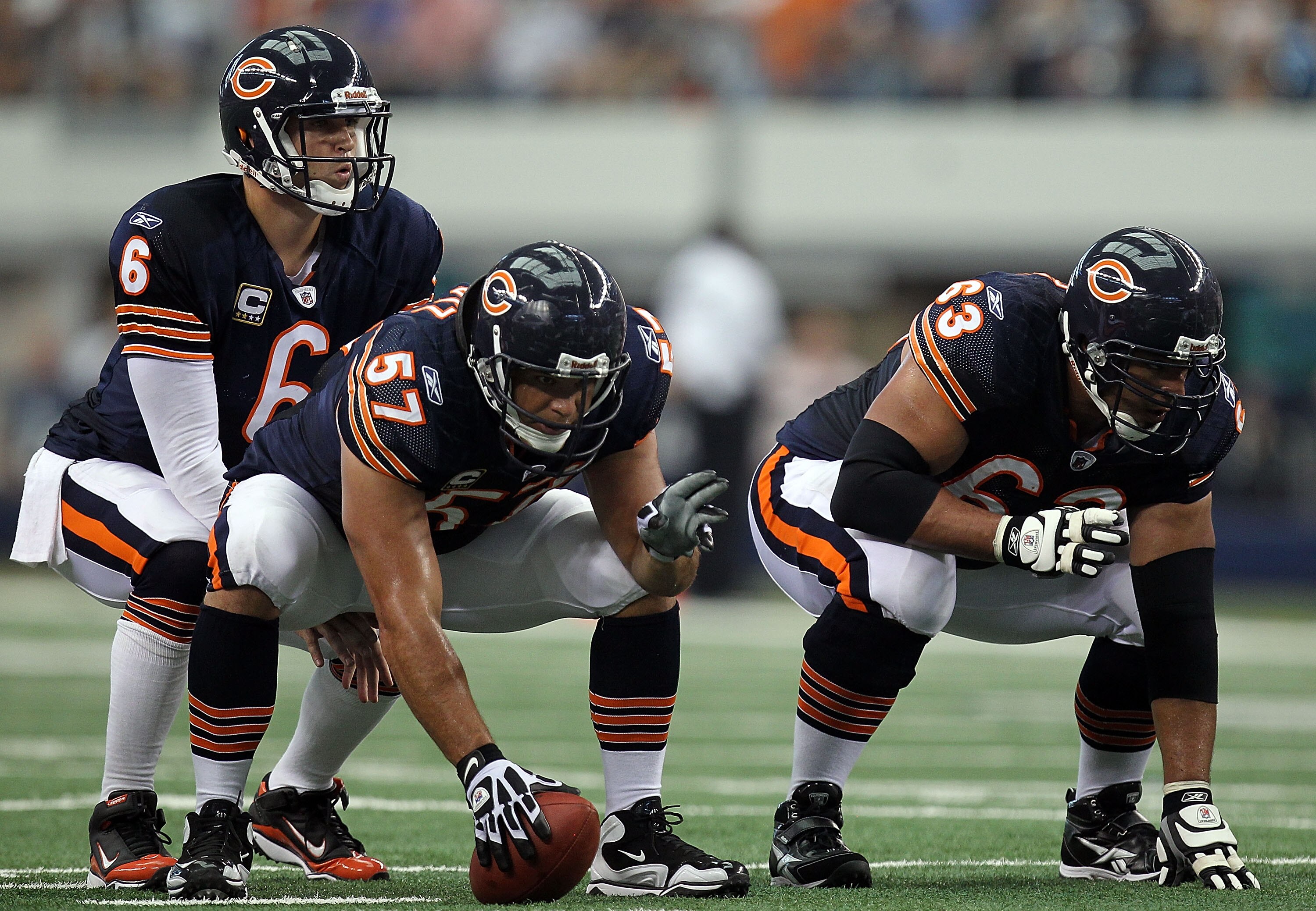ARLINGTON, TX - SEPTEMBER 19:  Quarterback Jay Cutler #6 of the Chicago Bears at Cowboys Stadium on September 19, 2010 in Arlington, Texas.  (Photo by Ronald Martinez/Getty Images)