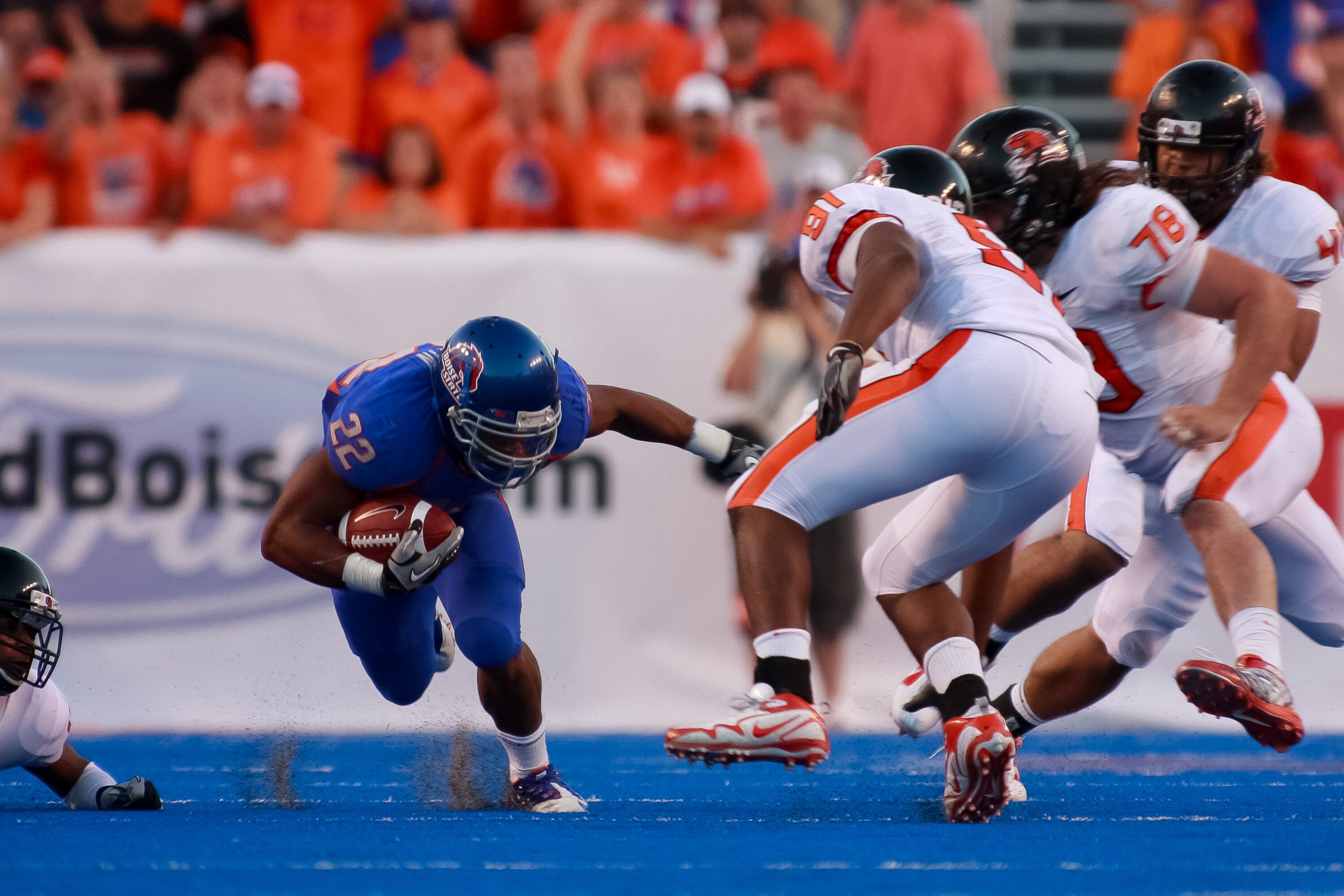 BOISE, ID - SEPTEMBER 25:  Running back Doug Martin #22 of the Boise State Broncos runs the ball against the Oregon State Beavers at Bronco Stadium on September 25, 2010 in Boise, Idaho.  (Photo by Otto Kitsinger III/Getty Images)