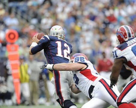 Kyle Williams gets the only sack of the day vs Tom Brady