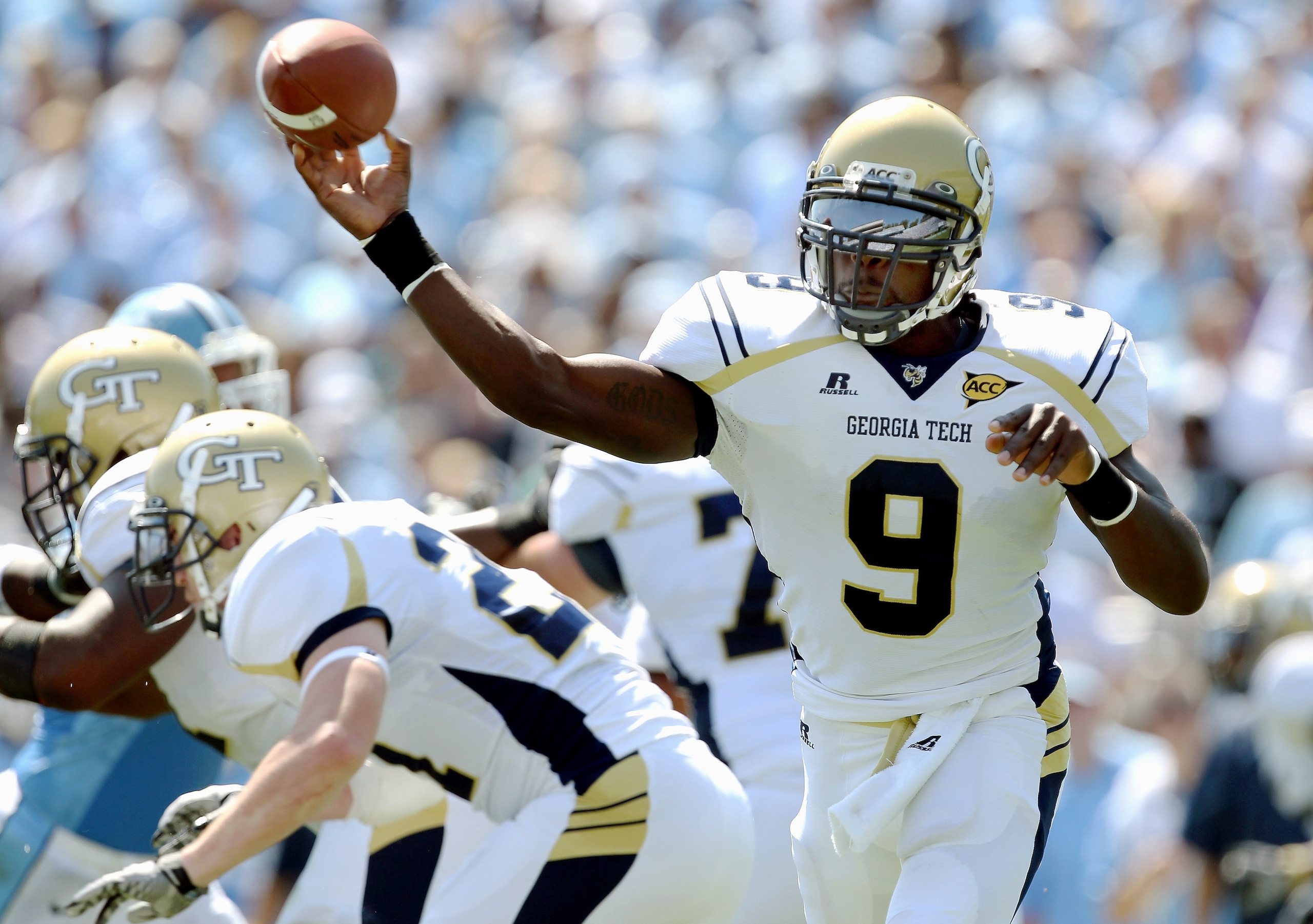 CHAPEL HILL, NC - SEPTEMBER 18: Joshua Nesbitt #9 of the Georgia Tech Yellow Jackets throws a pass against the North Carolina Tar Heels during their game at Kenan Stadium on September 18, 2010 in Chapel Hill, North Carolina. (Photo by Streeter Lecka/Get CHAPEL HILL, NC - SEPTEMBER 18: Joshua Nesbitt #9 of the Georgia Tech Yellow Jackets throws a pass against the North Carolina Tar Heels during their game at Kenan Stadium on September 18, 2010 in Chapel Hill, North Carolina. (Photo by Streeter Lecka/Get