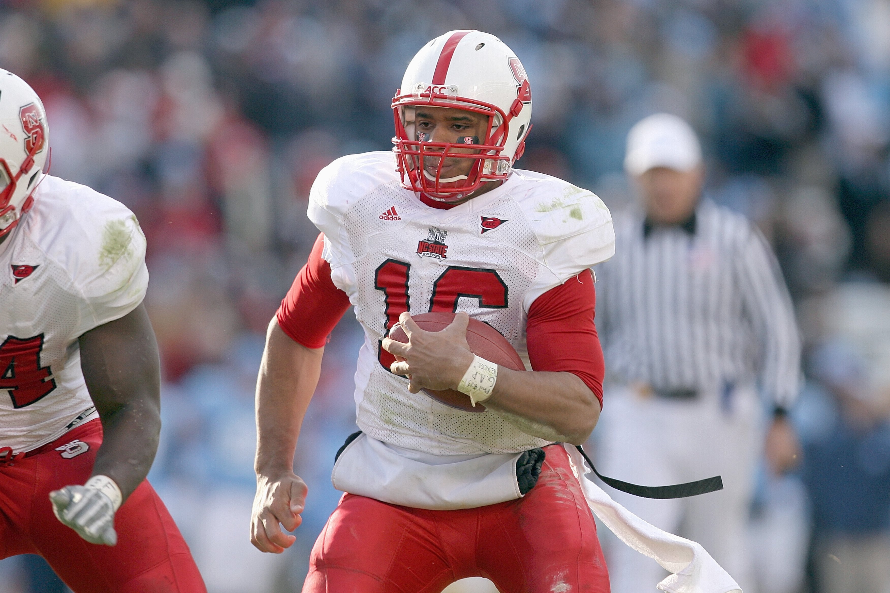 CHAPEL HILL - NOVEMBER 22:   Quarterback Russell Wilson #16 of the North Carolina State Wolfpack runs the ball during the game against the North Carolina Tar Heels at Kenan Stadium on November 22, 2008 in Chapel Hill, North Carolina. ( Photo by: Streeter