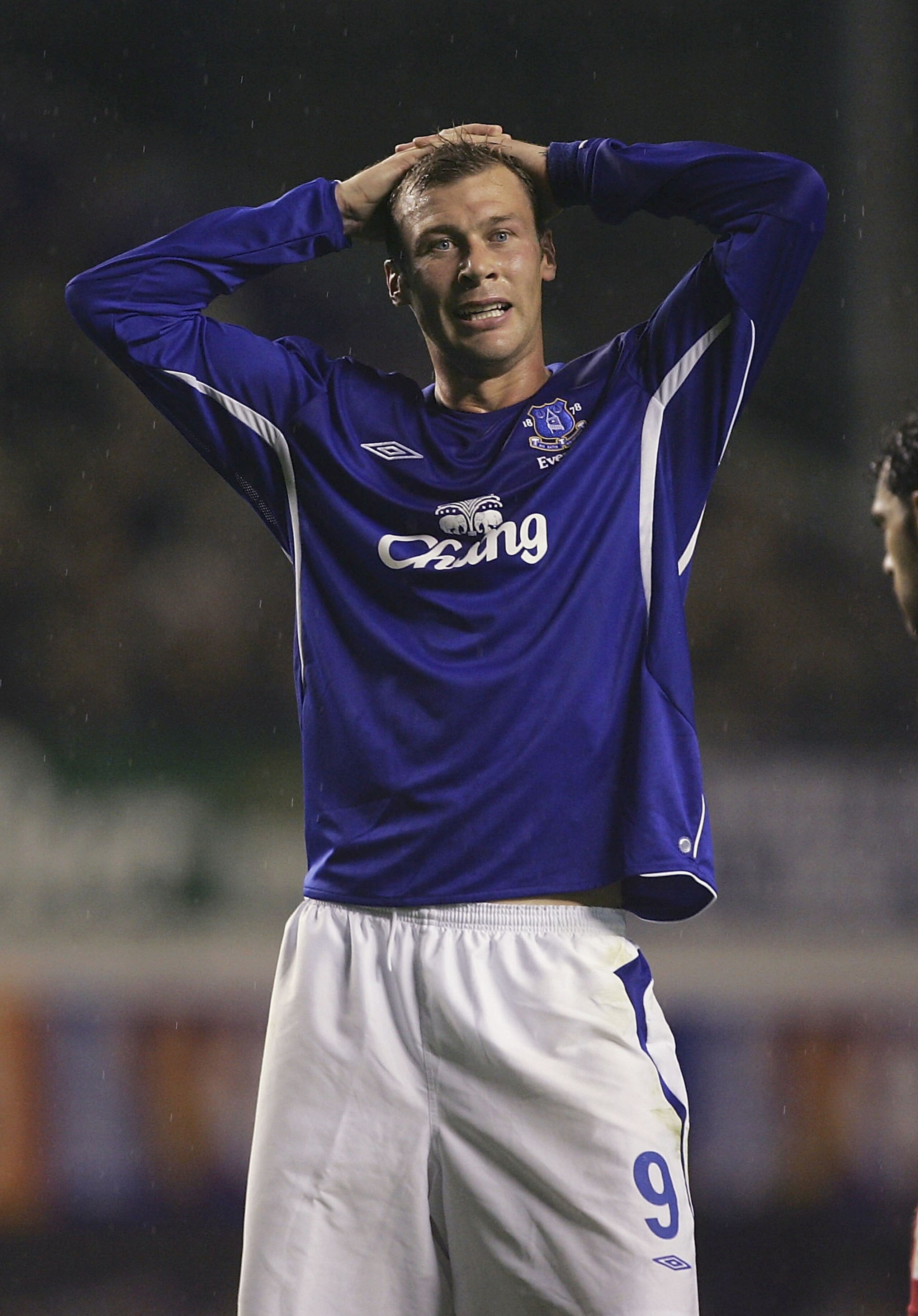 LIVERPOOL, ENGLAND - SEPTEMBER 29 : Duncan Ferguson of Everton shows his frustration during the UEFA Cup 1st round 2nd leg match between Everton and Dinamo Bucharest on September 29, 2005 in Liverpool, England.  (Photo by Gary M.Prior/Getty Images)