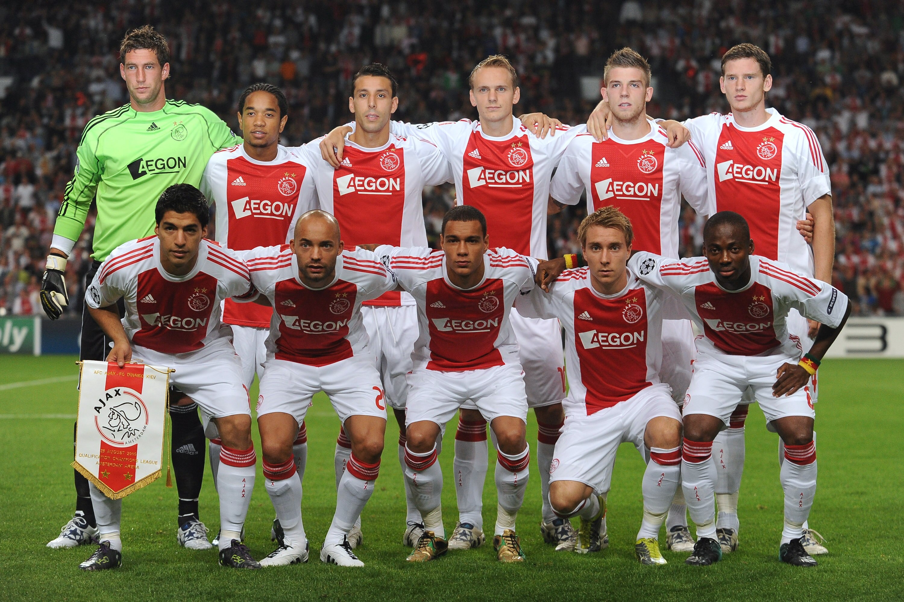 AMSTERDAM, NETHERLANDS - AUGUST 25: Members of the Ajax team (L-R back row) Maarten Stekelenburg, Urby Emanuelson, Mounir El Hamdaoui, Siem De Jong, Toby Alderweireld, Jan Vertonghen, (L-R front row) Luis Suarez, Demy De Zeeuw,  Gregory Van Der Wiel, Chri