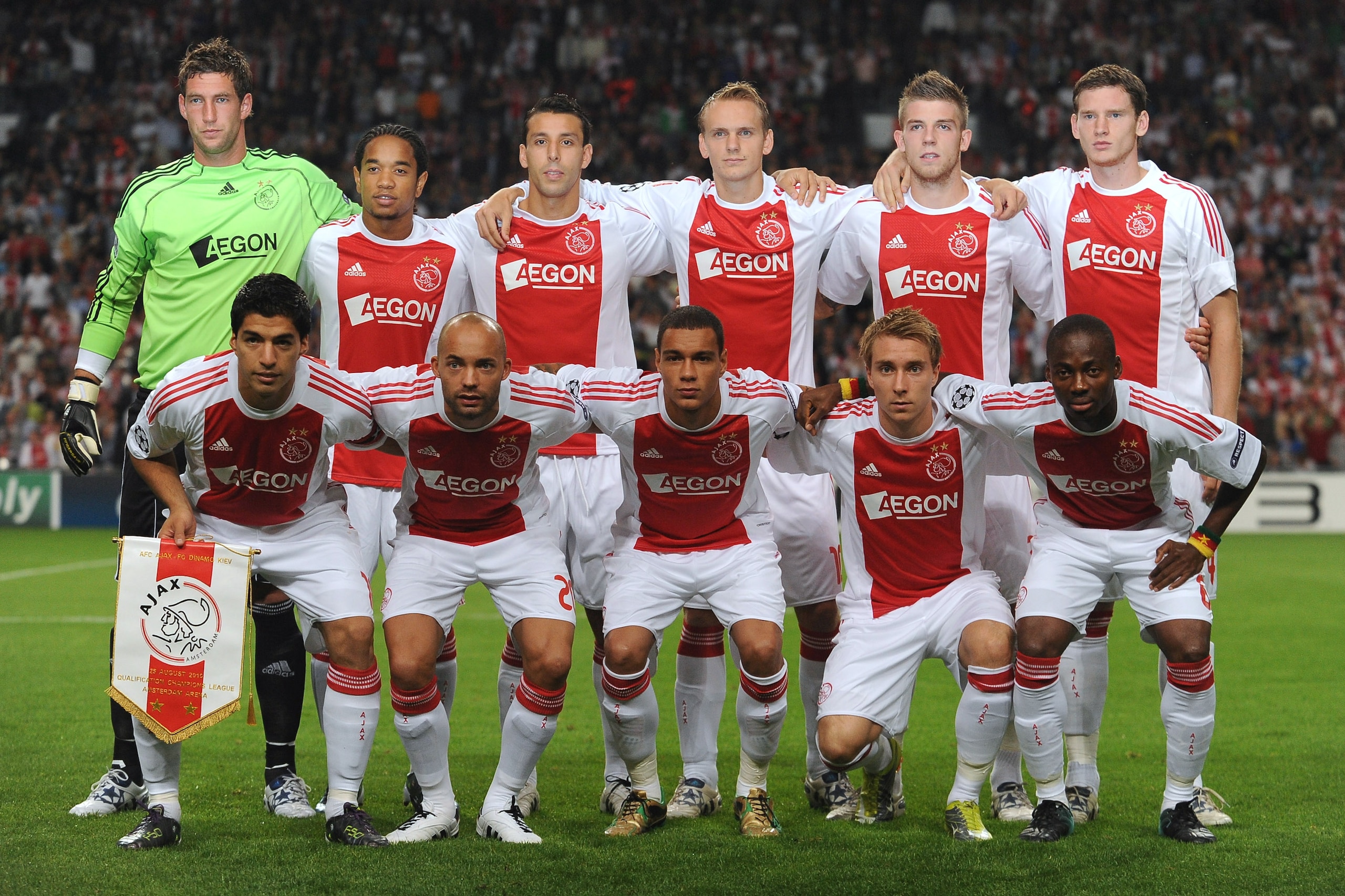 AMSTERDAM, NETHERLANDS - AUGUST 25: Members of the Ajax team (L-R back row) Maarten Stekelenburg, Urby Emanuelson, Mounir El Hamdaoui, Siem De Jong, Toby Alderweireld, Jan Vertonghen, (L-R front row) Luis Suarez, Demy De Zeeuw,  Gregory Van Der Wiel, Chri
