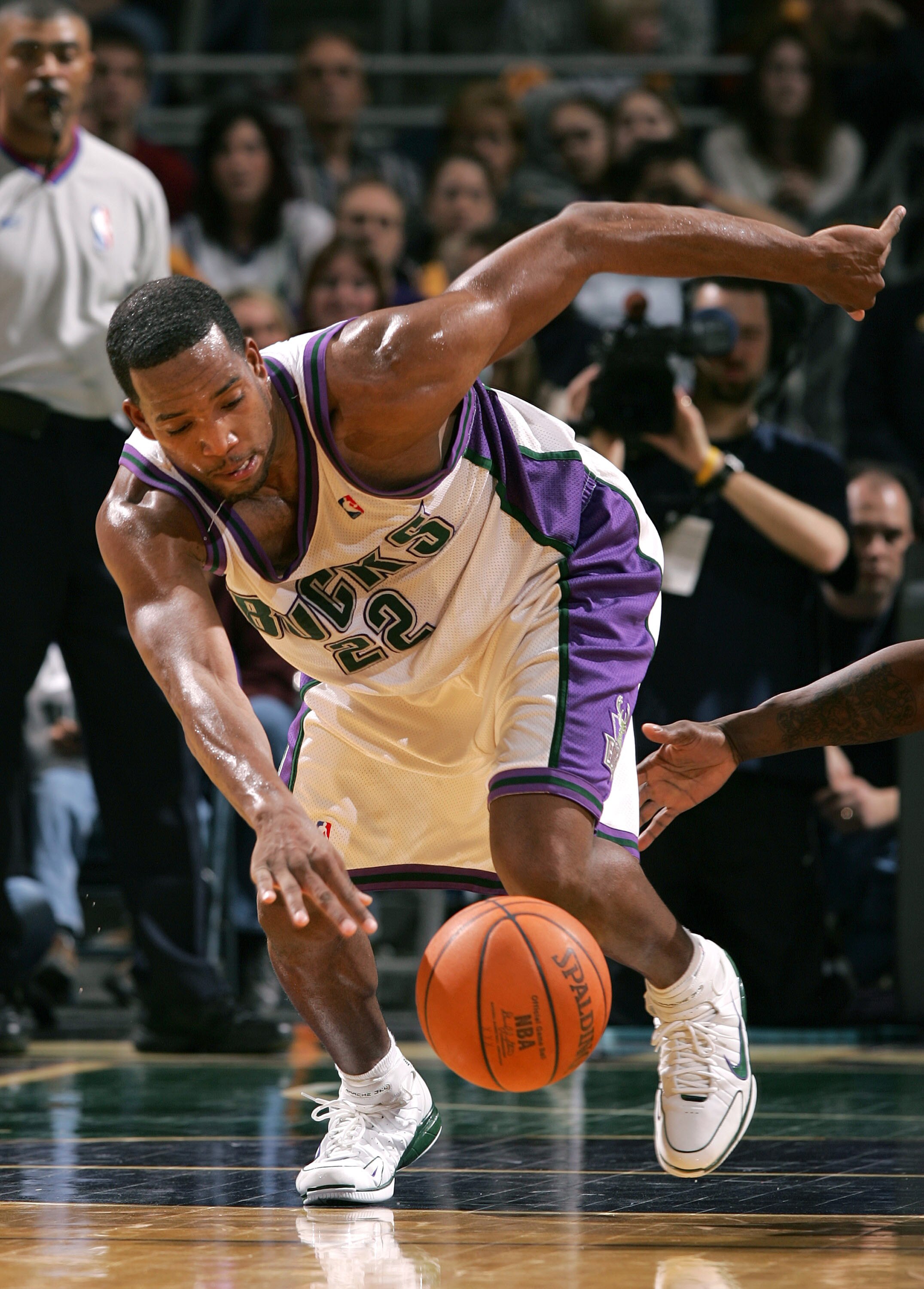 MILWAUKEE, WI - FEBRUARY 27:  Michael Redd #22 of the Milwaukee Bucks runs down a loose ball during a game against the Seattle SuperSonics on February 27, 2005 at Bradley Center in Milwaukee, Wisconsin. The Bucks defeated the Sonics 99-73.  NOTE TO USER:
