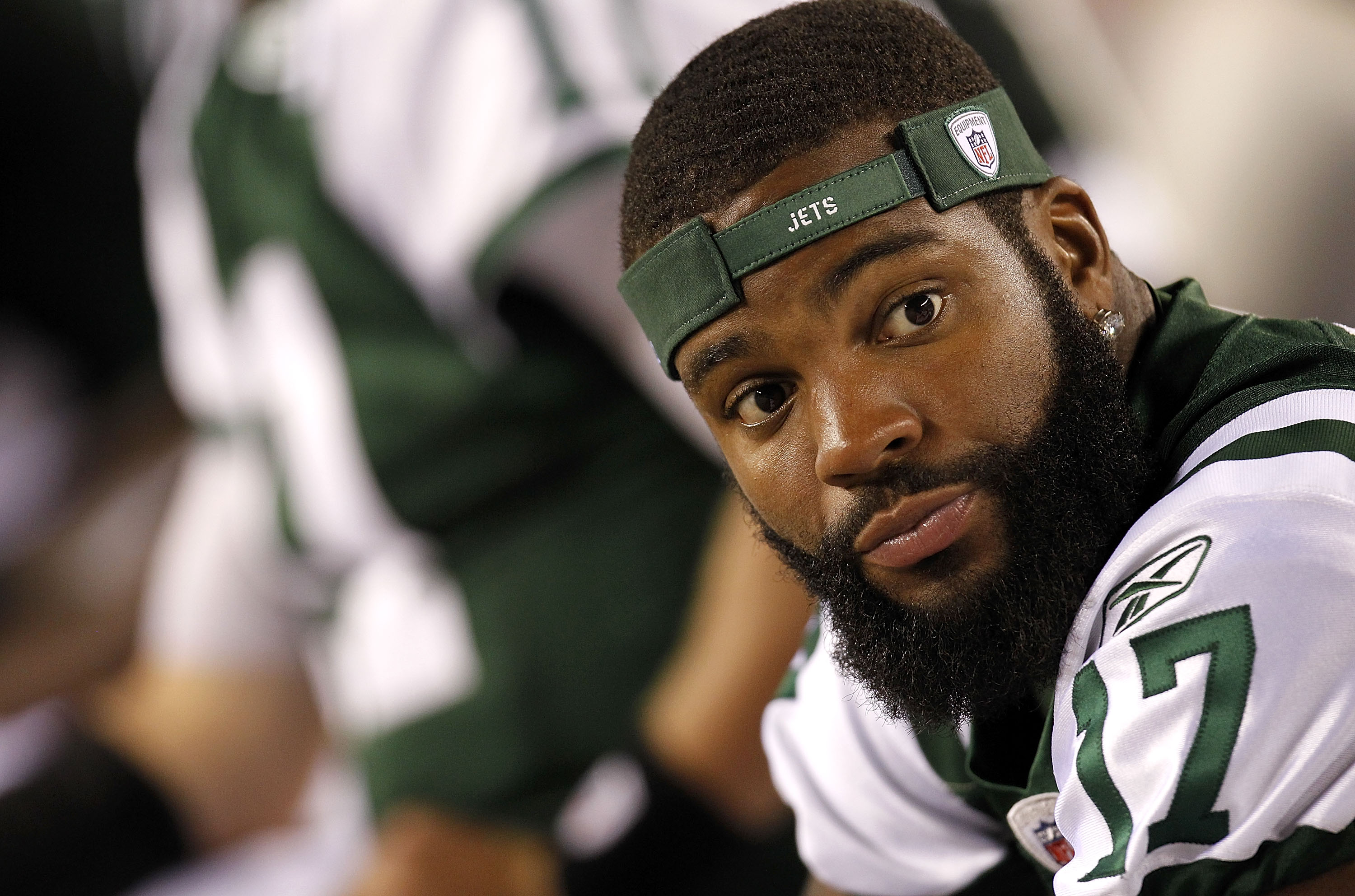 PHILADELPHIA - SEPTEMBER 02:  Braylon Edwards #17 of the New York Jets sits on the bench during a preseason game against the Philadelphia Eagles at Lincoln Financial Field on September 2, 2010 in Philadelphia, Pennsylvania.  (Photo by Jeff Zelevansky/Gett
