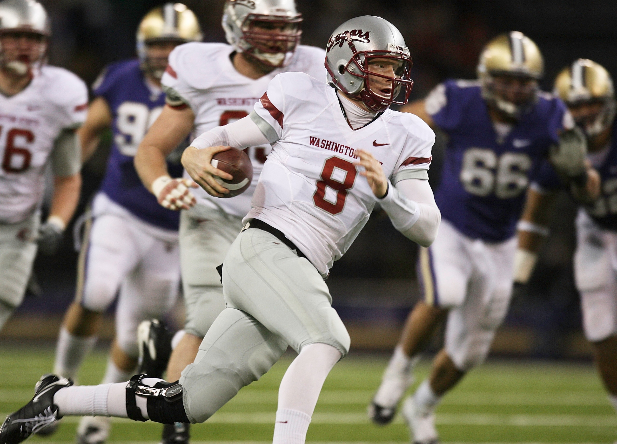 SEATTLE - NOVEMBER 28:  Quarterback Marshall Lobbestael #8 of the Washington State Cougars rushes against the Washington Huskies on November 28, 2009 at Husky Stadium in Seattle, Washington. (Photo by Otto Greule Jr/Getty Images)