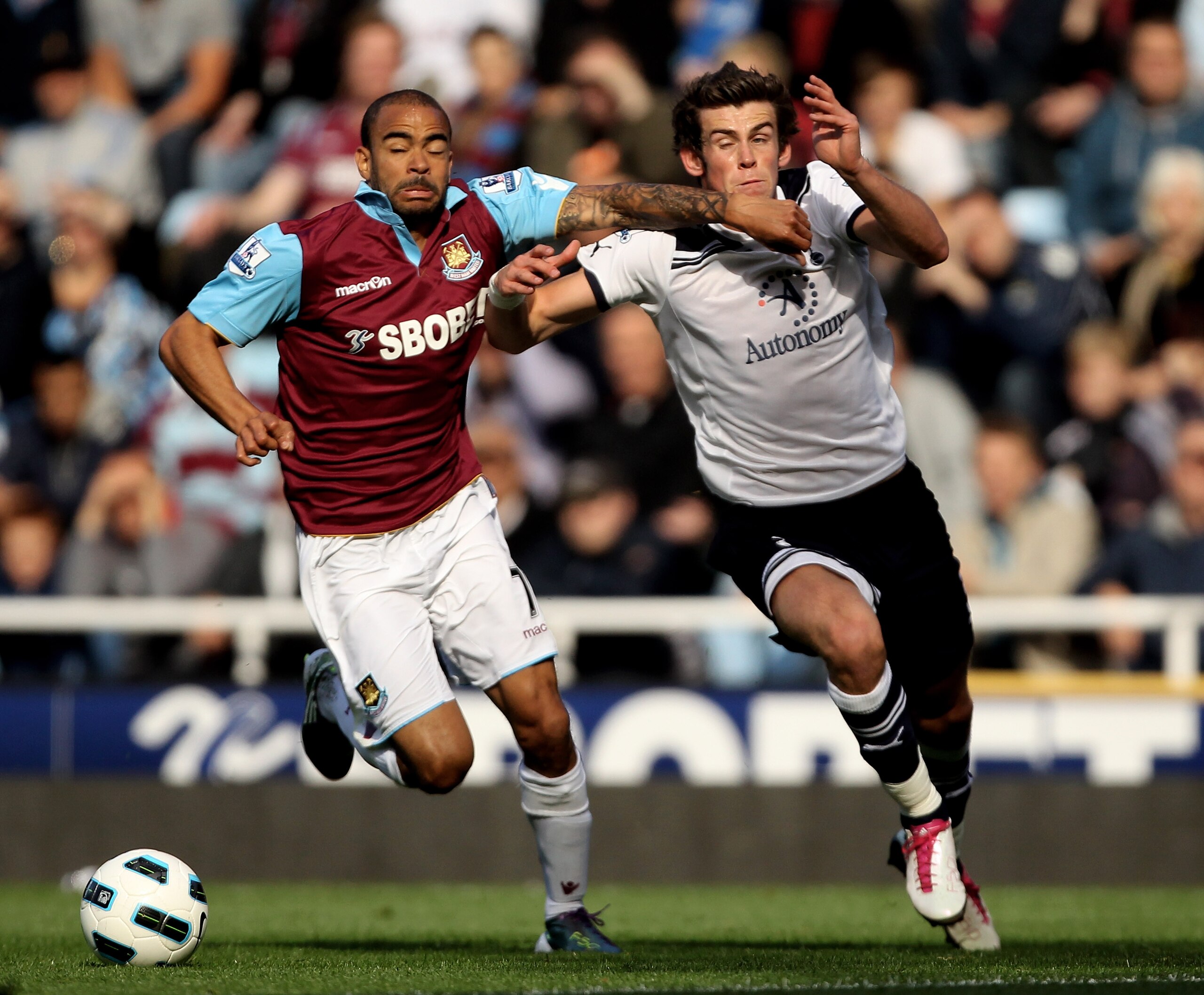 LONDON, ENGLAND - SEPTEMBER 25:  Kieron Dyer of West Ham and Gareth Bale of Spurs compete for the ball during the Barclays Premier League match between West Ham United and Tottenham Hotspur at the Boleyn Ground on September 25, 2010 in London, England.  (