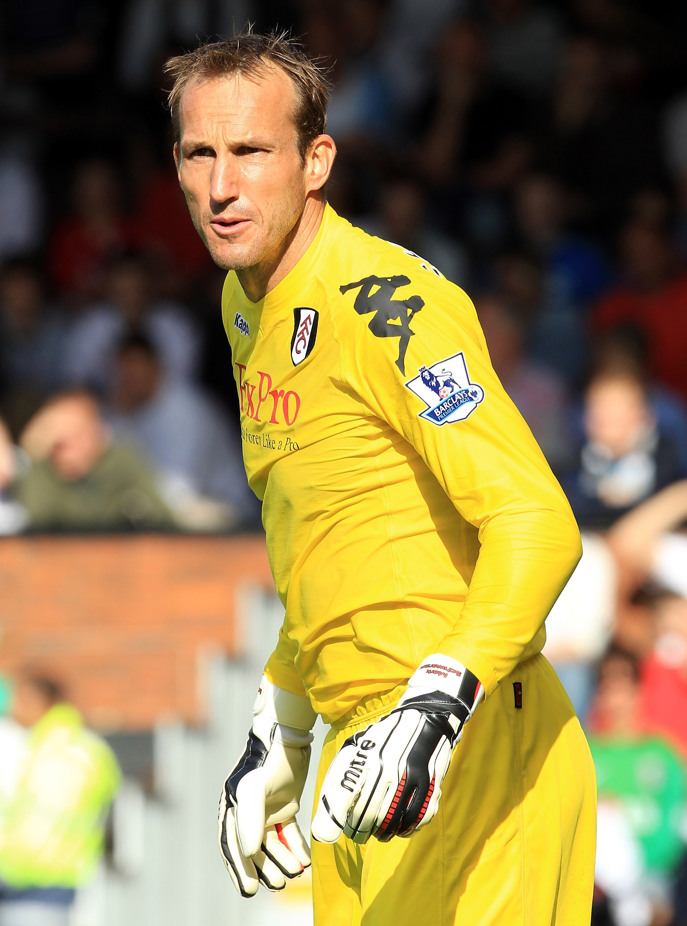 LONDON, ENGLAND - SEPTEMBER 11: Mark Schwarzer of Fulham during the Barclays Premier League match between Fulham and Wolverhampton Wanderers at Craven Cottage on September 11, 2010 in London, England.  (Photo by David Cannon/Getty Images)
