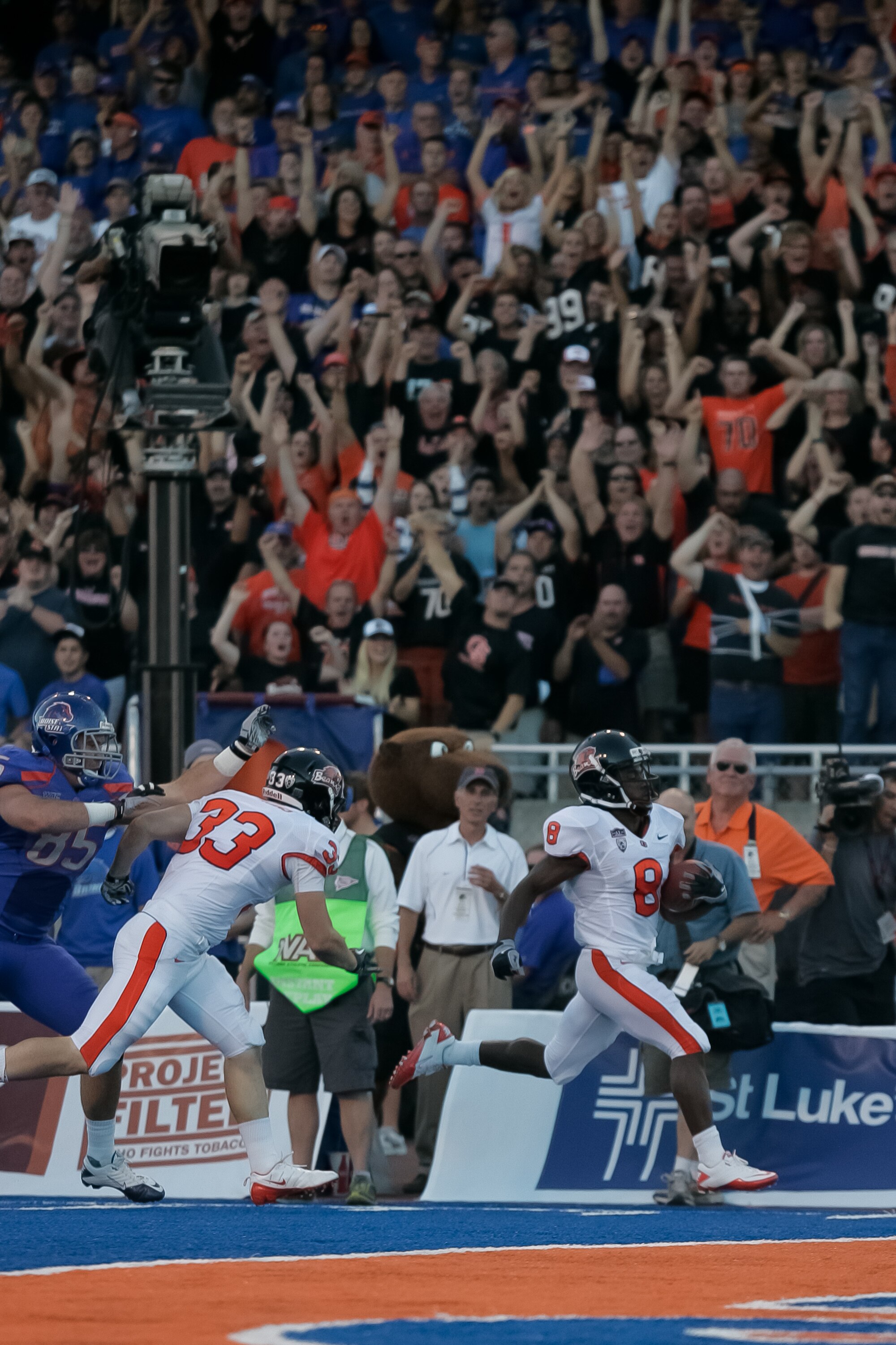 BOISE, ID - SEPTEMBER 25:  Wide receiver James Rodgers #8 of the Oregon State Beavers runs in for a touchdown against the Boise State Broncos at Bronco Stadium on September 25, 2010 in Boise, Idaho.  (Photo by Otto Kitsinger III/Getty Images)