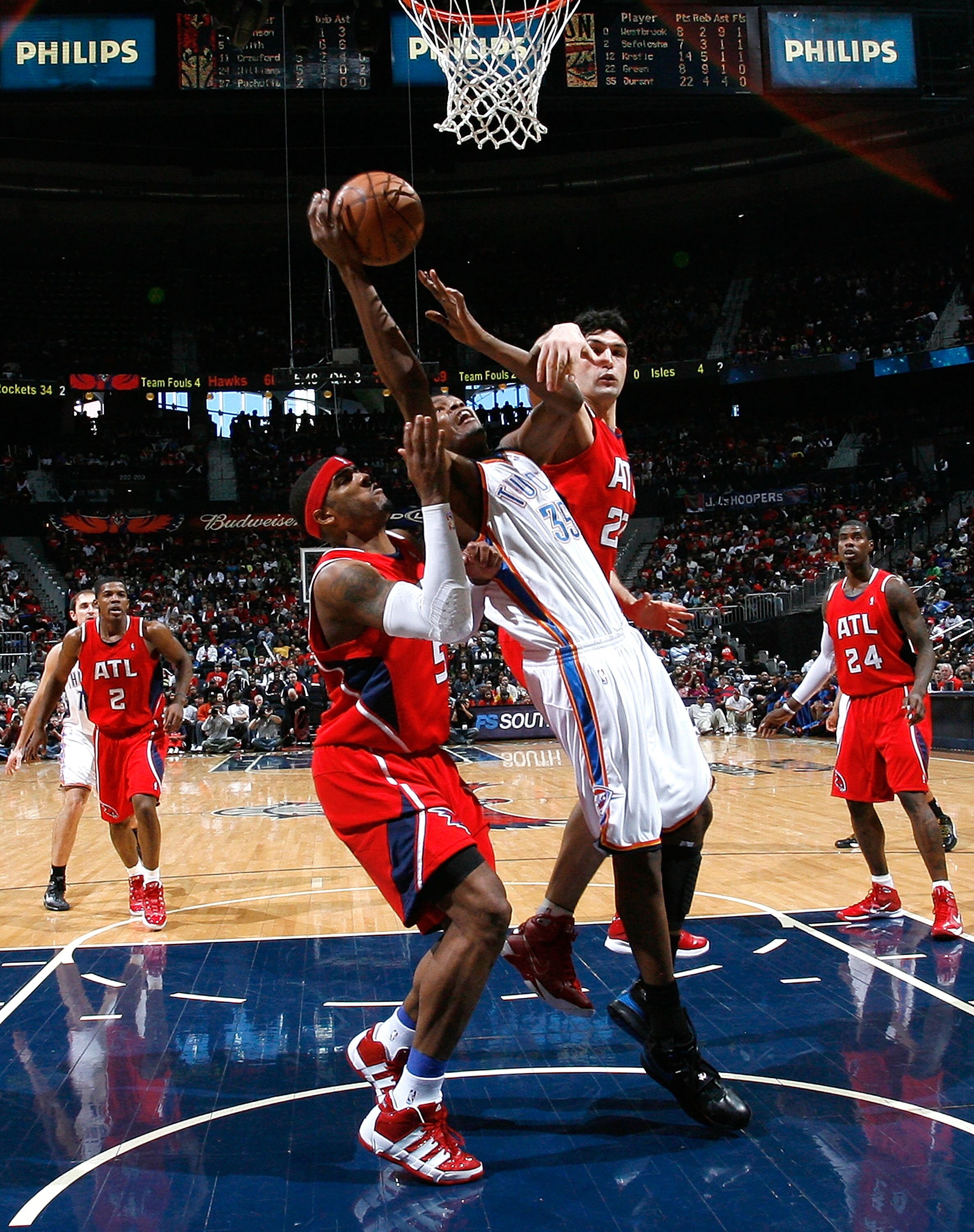 ATLANTA - JANUARY 18:  Josh Smith #5 and Zaza Pachulia #27 of the Atlanta Hawks defends against Kevin Durant #35 of the Oklahoma City Thunder at Philips Arena on January 18, 2010 in Atlanta, Georgia.  NOTE TO USER: User expressly acknowledges and agrees t