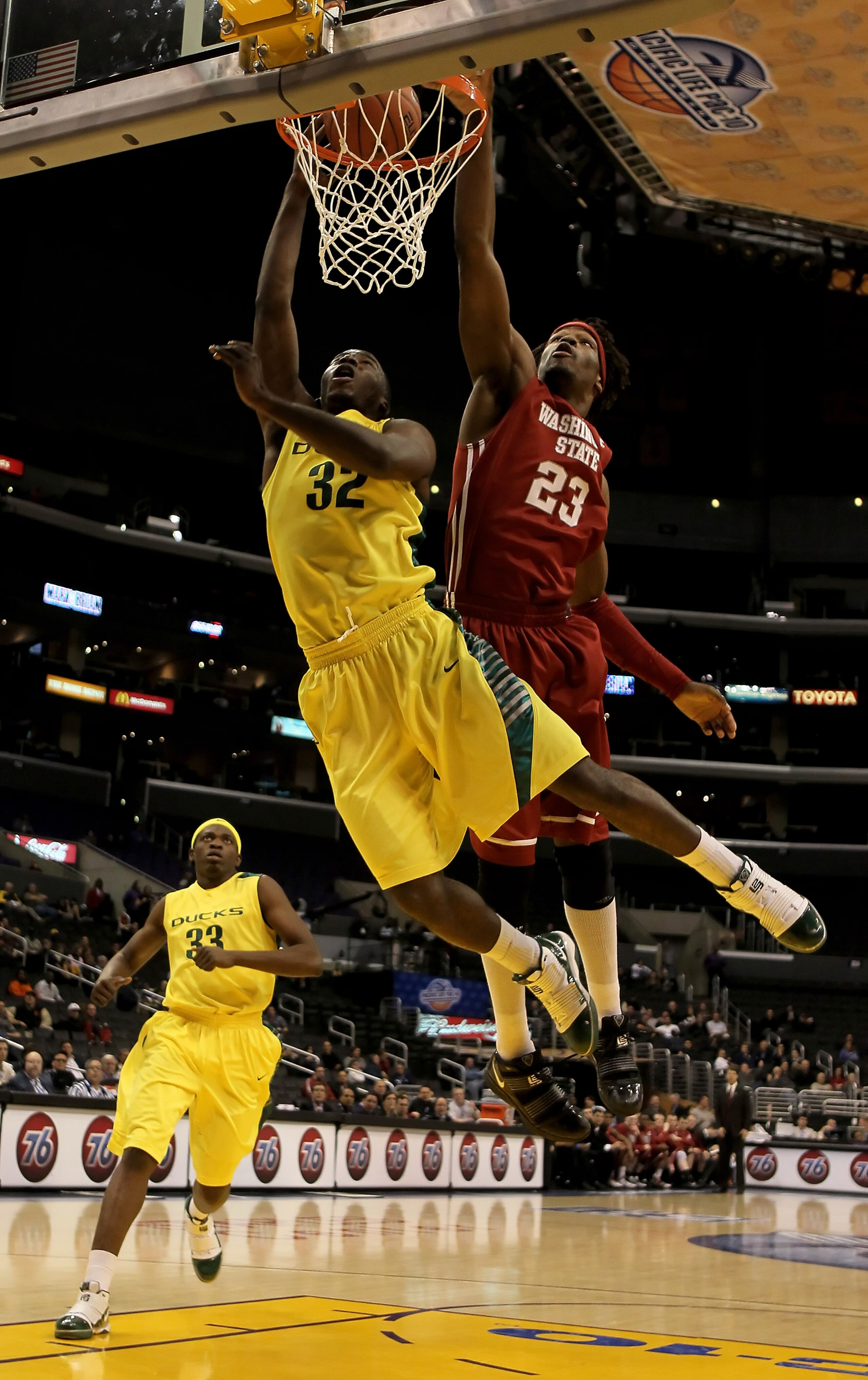 LOS ANGELES, CA - MARCH 10:  Teondre Williams #32 of the Oregon Ducks drives to the basket for a layup past DeAngelo Casto #23 of the Washington State Cougars in the second half during the first round of the Pac-10 Basketball Tournament at Staples Center