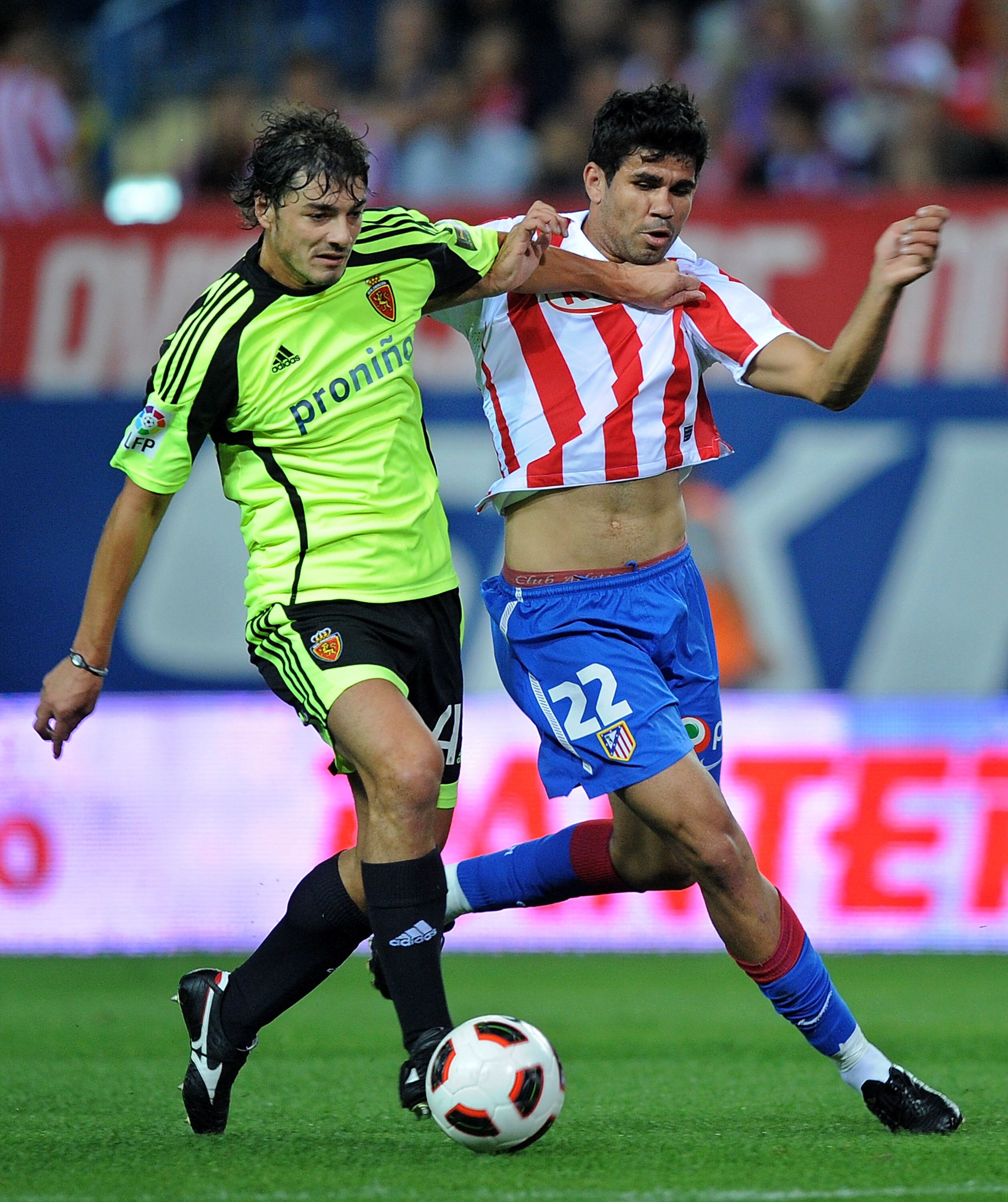 MADRID, SPAIN - SEPTEMBER 26:  Diego Costa (R) of Atletico Madrid vies for the ball with Matteo Contini  of Real Zaragoza during the La Liga match between Atletico Madrid and Real Zaragoza at the Vicente Calderon stadium on September 26, 2010 in Madrid, S