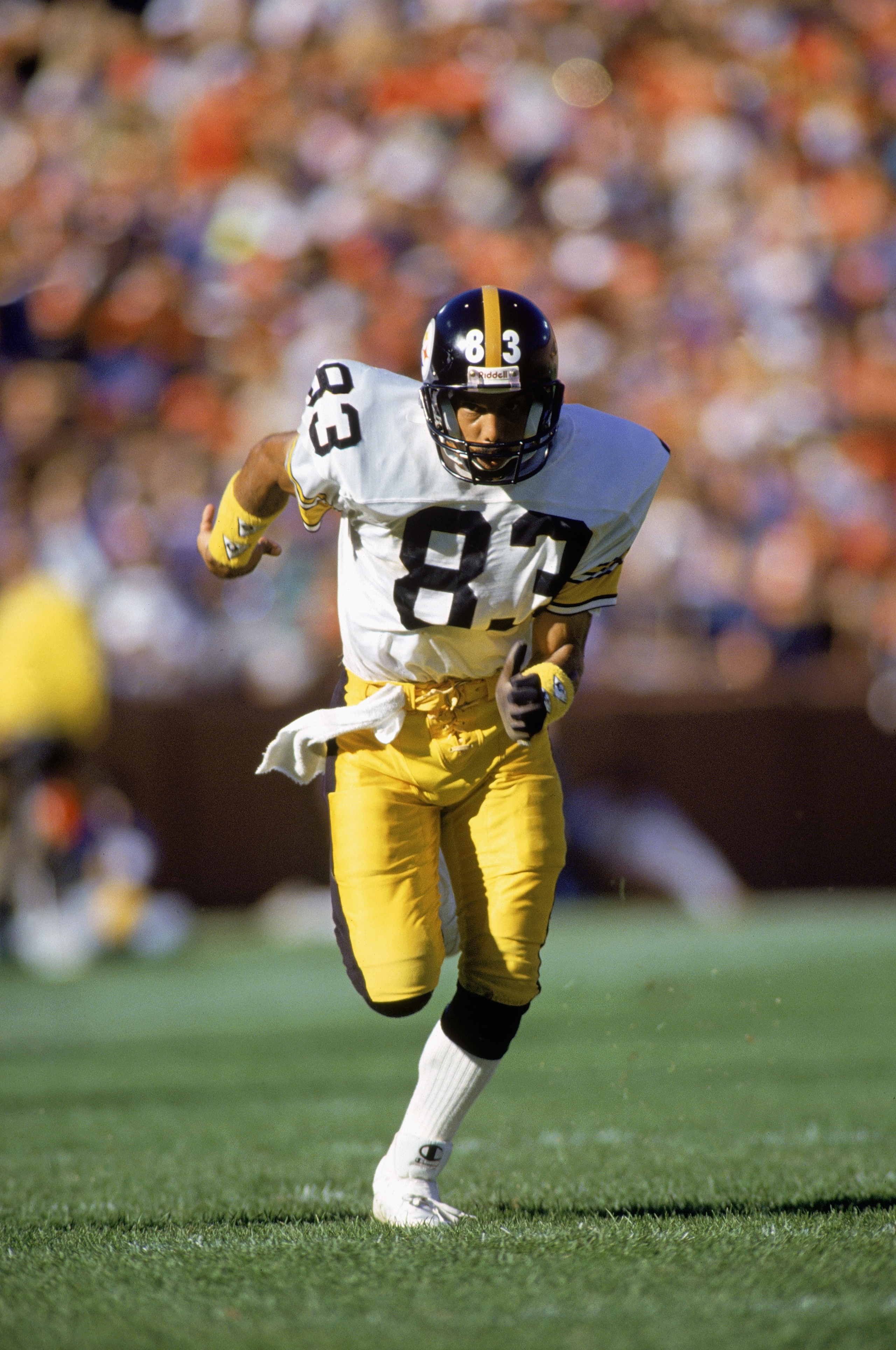 SAN FRANCISCO ?? OCTOBER 21:  Wide receiver Louis Lipps #83 of the Pittsburgh Steelers runs upfield during a NFL game against the San Francisco 49ers at Candlestick Park on October 21, 1990 in San Francisco, California.  The 49ers defeated the Steelers 27