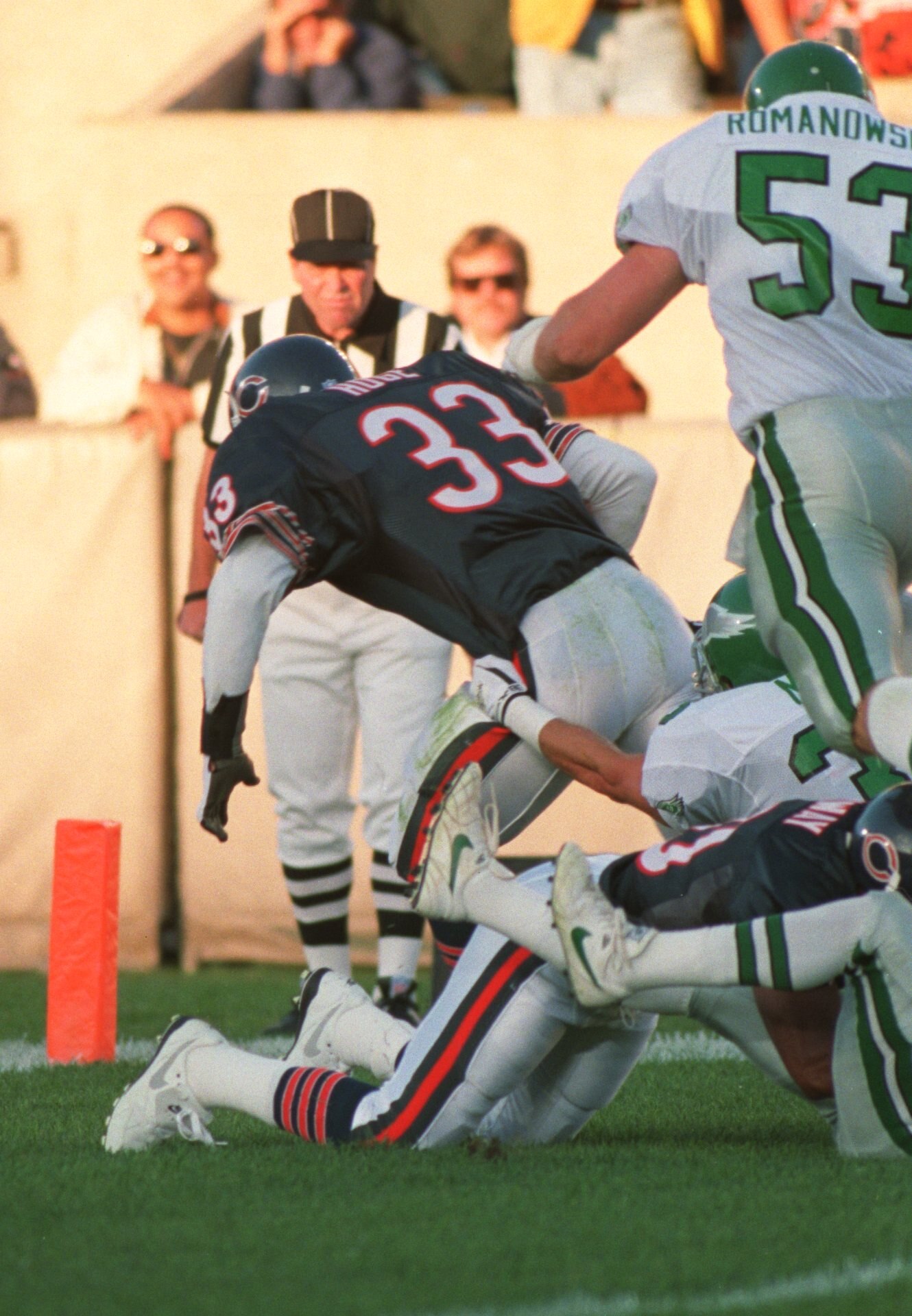5 AUG 1994:  MERRIL HOGE OF THE CHICAGO BEARS DRIVES OVER FOR A TOUCHDOWN DURING THE BEARS'' 12-6 PRESEASON WIN OVER THE PHILADELPHIA EAGLES AT SOLDIER FIELD IN CHICAGO, ILLINOIS. Mandatory Credit: Jonathan Daniel/ALLSPORT