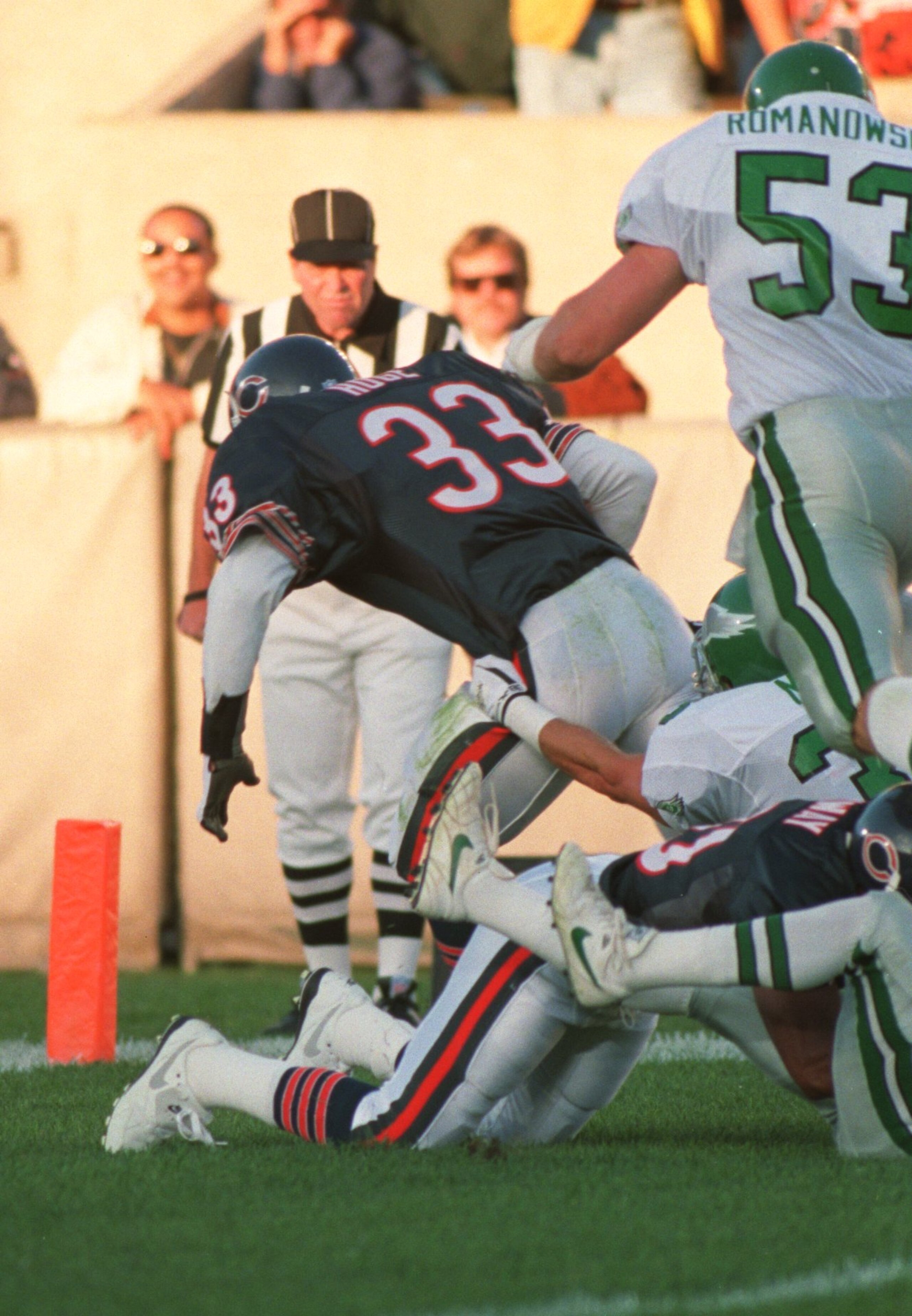 5 AUG 1994:  MERRIL HOGE OF THE CHICAGO BEARS DRIVES OVER FOR A TOUCHDOWN DURING THE BEARS'' 12-6 PRESEASON WIN OVER THE PHILADELPHIA EAGLES AT SOLDIER FIELD IN CHICAGO, ILLINOIS. Mandatory Credit: Jonathan Daniel/ALLSPORT