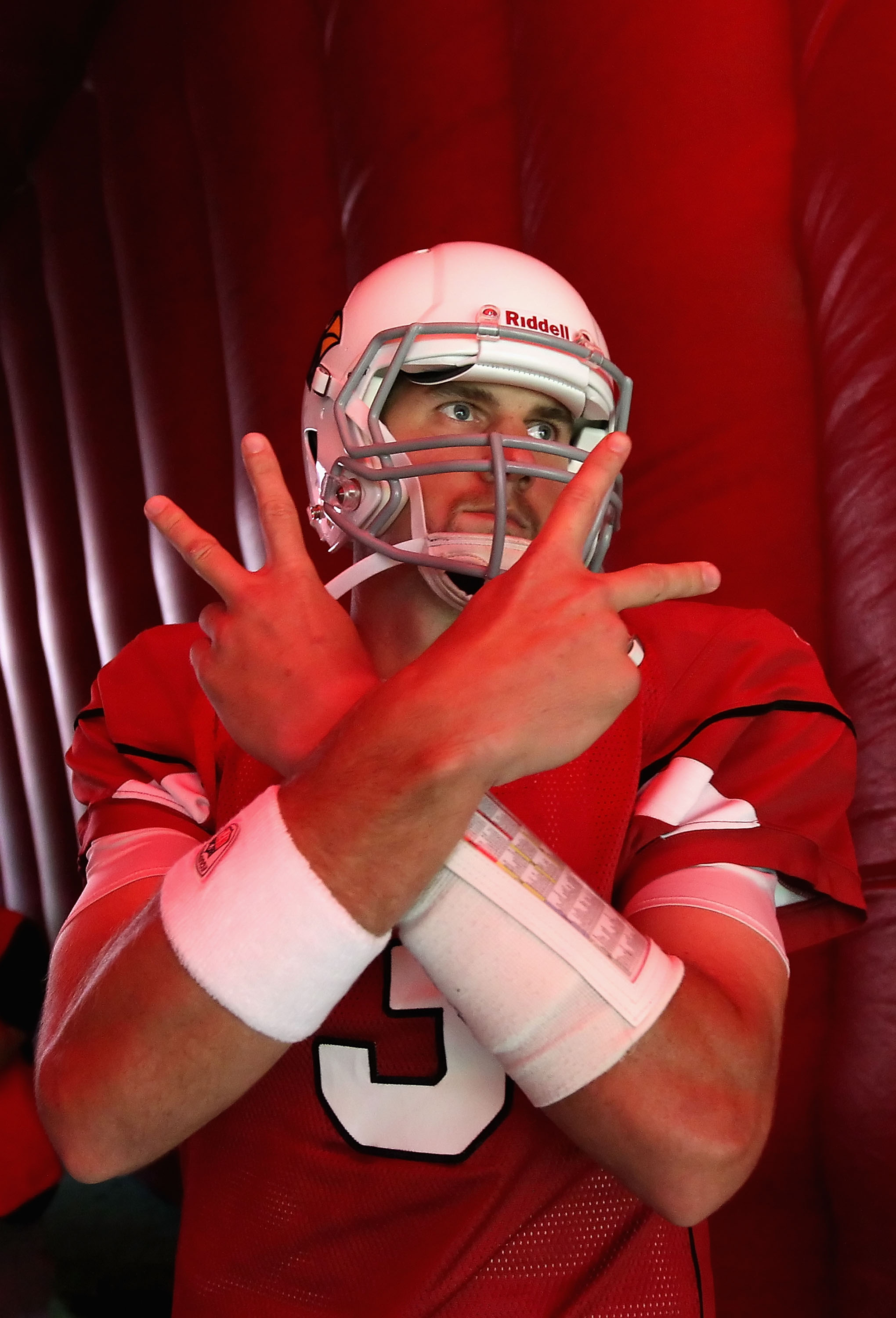 GLENDALE, AZ - SEPTEMBER 26:  Quarterback Derek Anderson #3 of the Arizona Cardinals prepares to run out onto the field before the NFL game against the Oakland Raiders at the University of Phoenix Stadium on September 26, 2010 in Glendale, Arizona.  The C