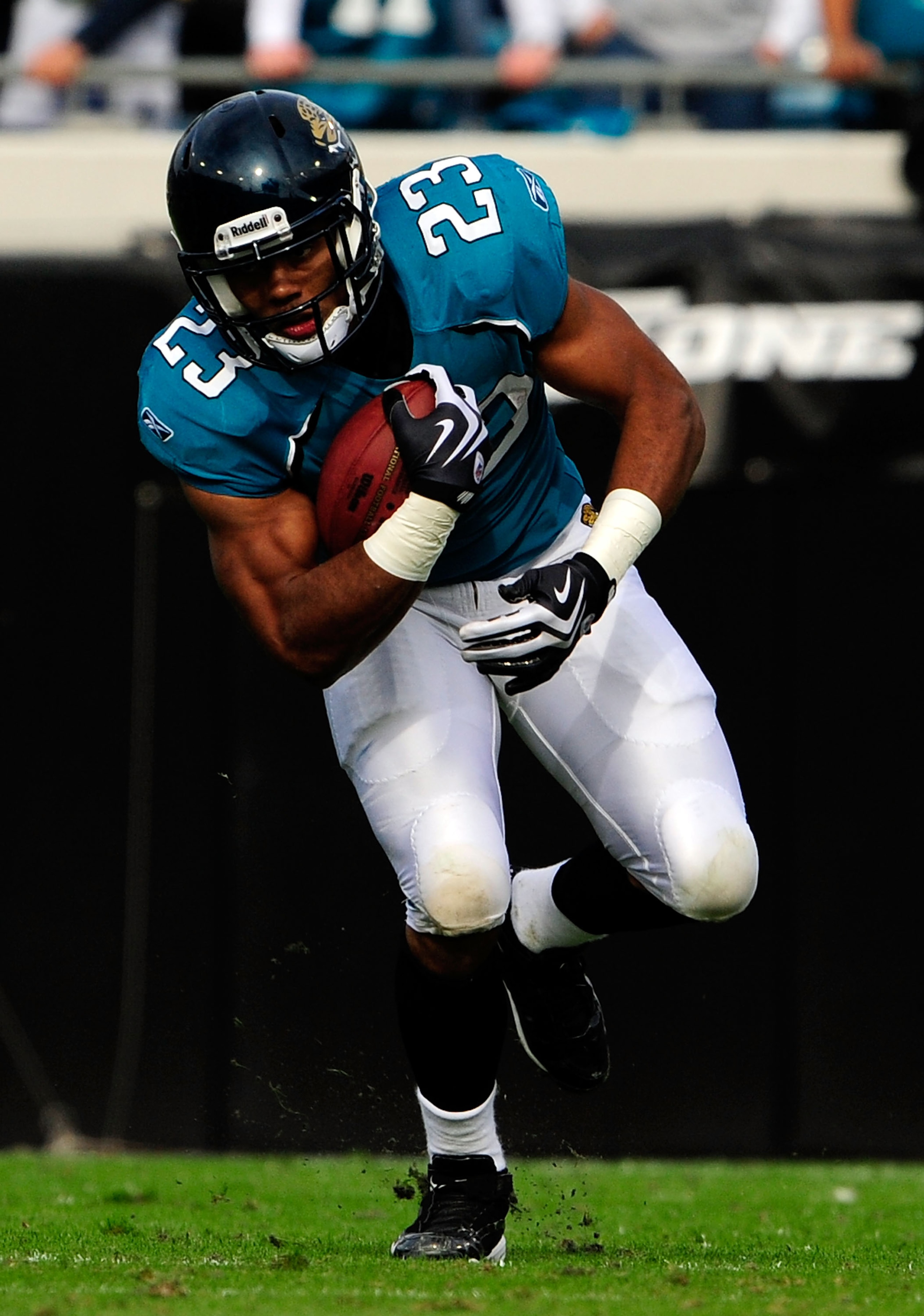 JACKSONVILLE, FL - DECEMBER 06: Rashad Jennings #23 of the Jacksonville Jaguars runs for yardage during the game against the Houston Texans at Jacksonville Municipal Stadium on December 6, 2009 in Jacksonville, Florida. (Photo by Sam Greenwood/Getty Ima JACKSONVILLE, FL - DECEMBER 06: Rashad Jennings #23 of the Jacksonville Jaguars runs for yardage during the game against the Houston Texans at Jacksonville Municipal Stadium on December 6, 2009 in Jacksonville, Florida. (Photo by Sam Greenwood/Getty Ima