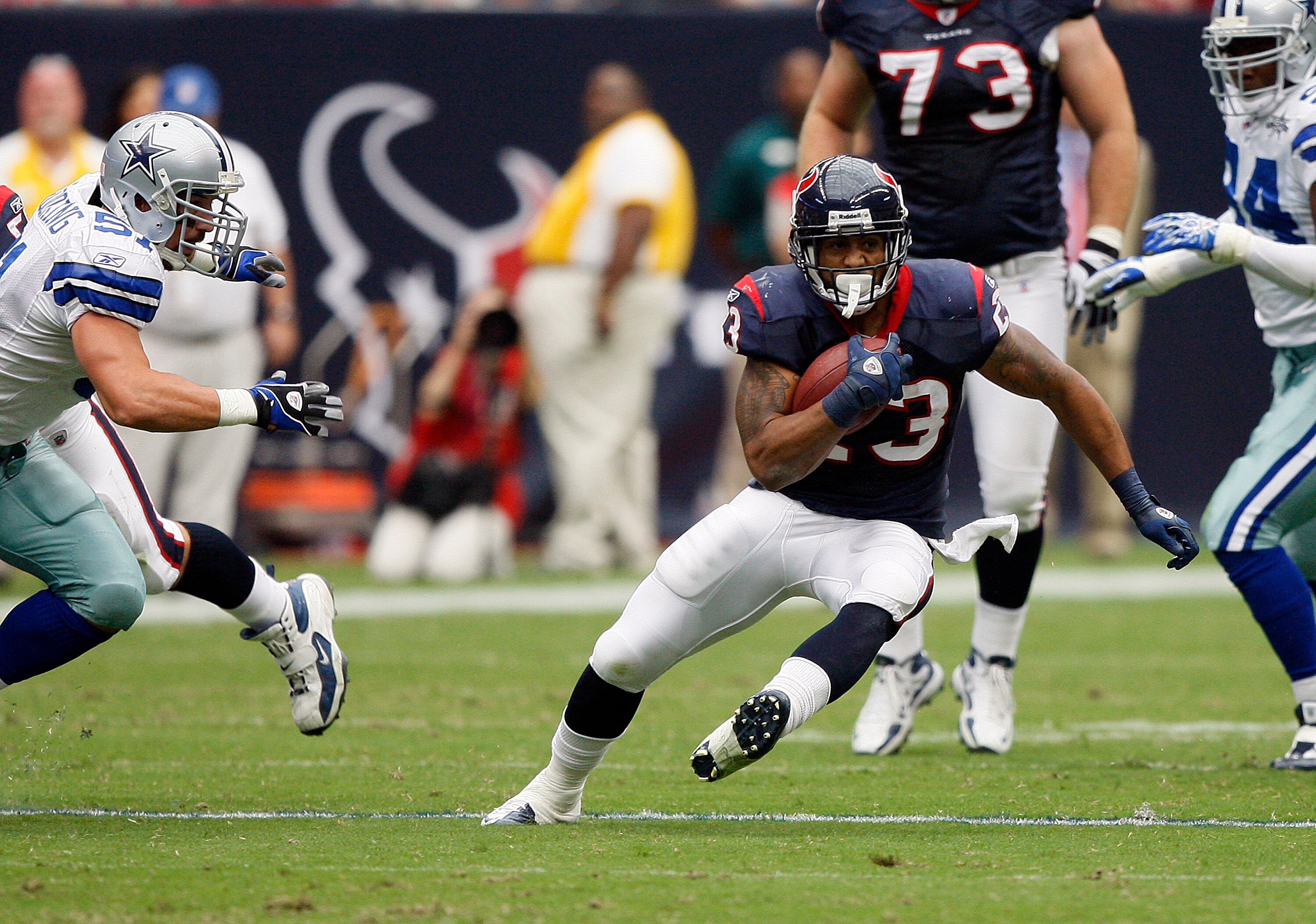 HOUSTON - SEPTEMBER 26:  Running back Arian Foster #23 of the Houston Texans rushes against the Dallas Cowboys in the second quarter at Reliant Stadium on September 26, 2010 in Houston, Texas.  (Photo by Bob Levey/Getty Images)