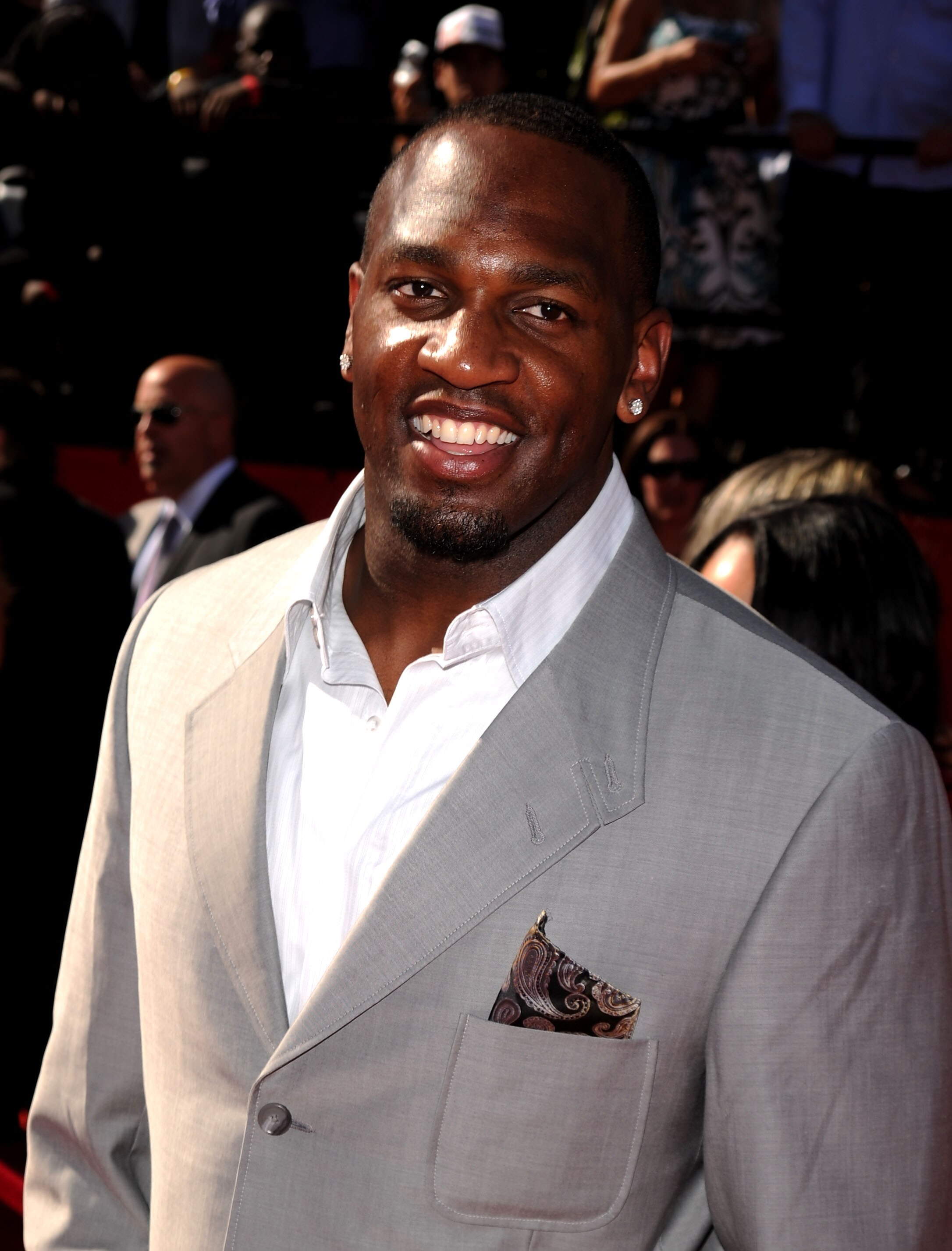 LOS ANGELES, CA - JULY 14:  NFL linebacker Kirk Morrison arrives at the 2010 ESPY Awards at Nokia Theatre L.A. Live on July 14, 2010 in Los Angeles, California.  (Photo by Jason Merritt/Getty Images)