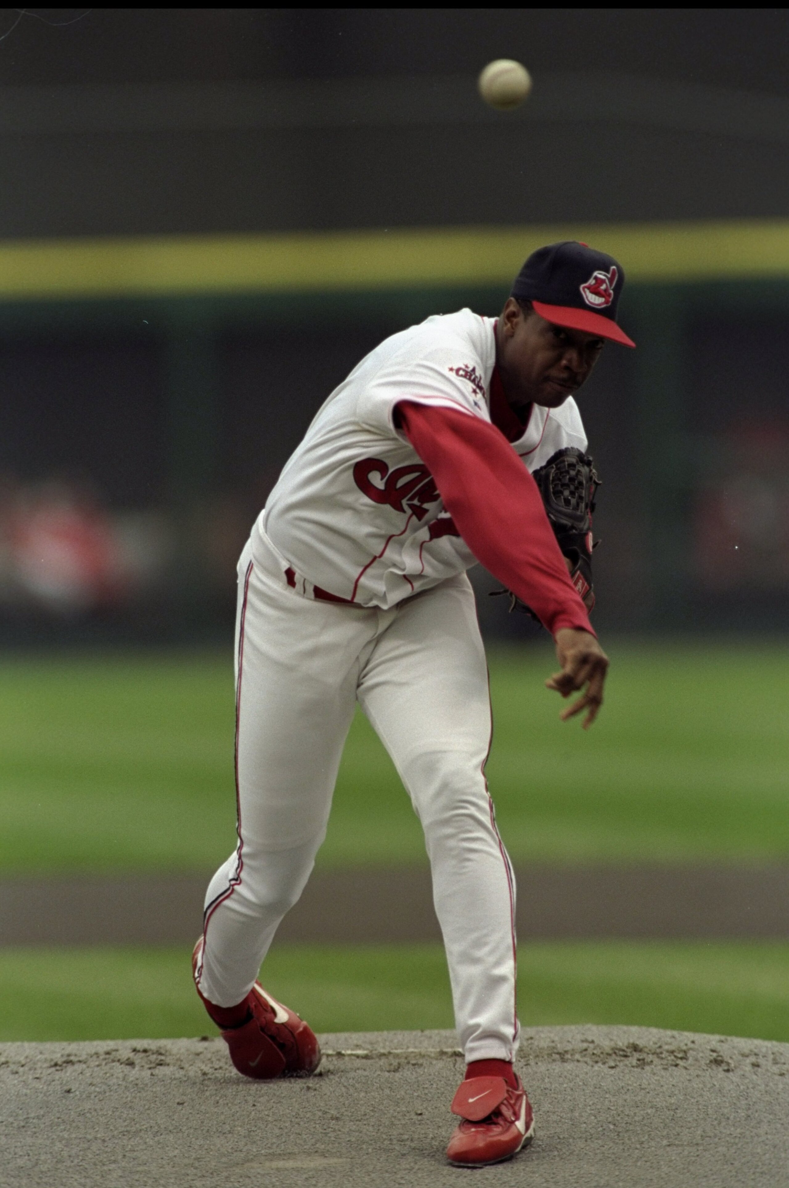 30 Sep 1998:  Pitcher Dwight Gooden #16 of the Cleveland Indians in action during the American League Division Playoff Series Game 2 against the Boston Red Sox at Jacobs Field in Cleveland, Ohio. The Indians defeated the Red Sox 9-5. Mandatory Credit: Mat
