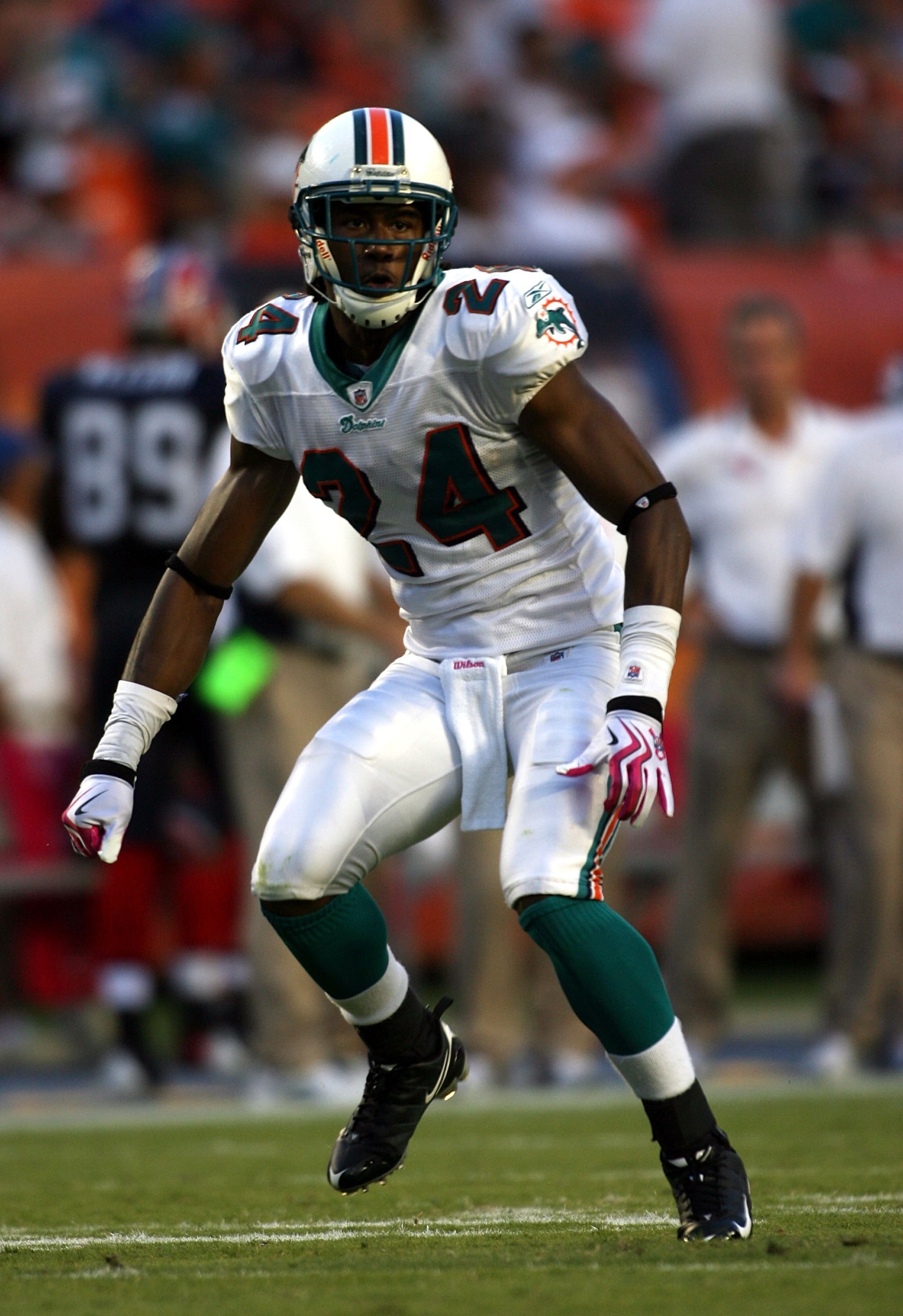 MIAMI - OCTOBER 04: Cornerback Sean Smith #24 of the Miami Dolphins gets set against the Buffalo Bills at Land Shark Stadium on October 4, 2009 in Miami, Florida. Miami defeated Buffalo 31-30. (Photo by Marc Serota/Getty Images) MIAMI - OCTOBER 04: Cornerback Sean Smith #24 of the Miami Dolphins gets set against the Buffalo Bills at Land Shark Stadium on October 4, 2009 in Miami, Florida. Miami defeated Buffalo 31-30. (Photo by Marc Serota/Getty Images)