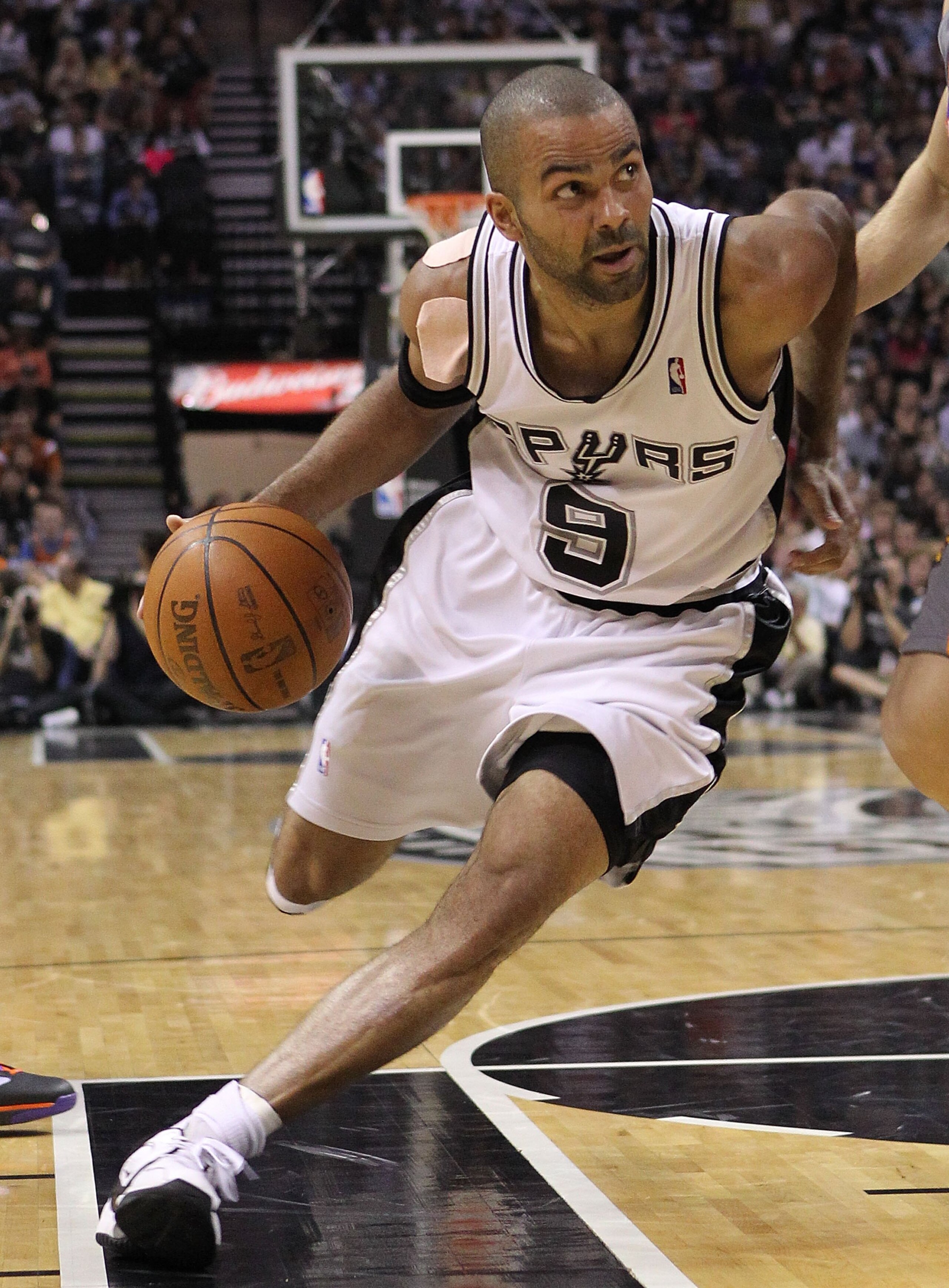 SAN ANTONIO - MAY 09: Guard Tony Parker #9 of the San Antonio Spurs in Game Four of the Western Conference Semifinals during the 2010 NBA Playoffs at AT&T Center on May 9, 2010 in San Antonio, Texas. NOTE TO USER: User expressly acknowledges and agrees t SAN ANTONIO - MAY 09: Guard Tony Parker #9 of the San Antonio Spurs in Game Four of the Western Conference Semifinals during the 2010 NBA Playoffs at AT&T Center on May 9, 2010 in San Antonio, Texas. NOTE TO USER: User expressly acknowledges and agrees t