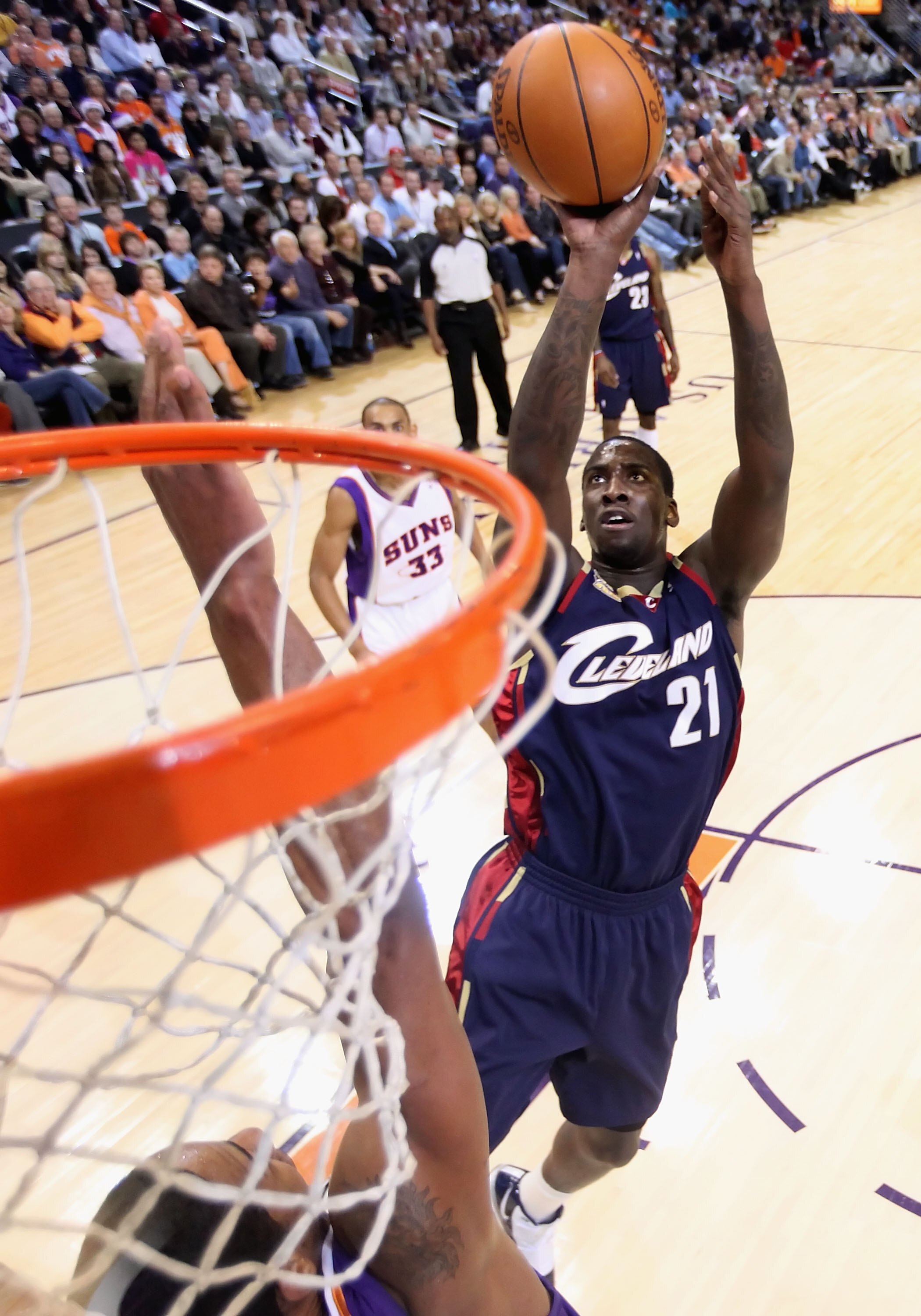 PHOENIX - DECEMBER 21:  J.J. Hickson #21 of the Cleveland Cavaliers puts up a shot over Channing Frye #8 of the Phoenix Suns during the NBA game at US Airways Center on December 21, 2009 in Phoenix, Arizona. The Cavaliers defeated the Suns 109-91.  NOTE T
