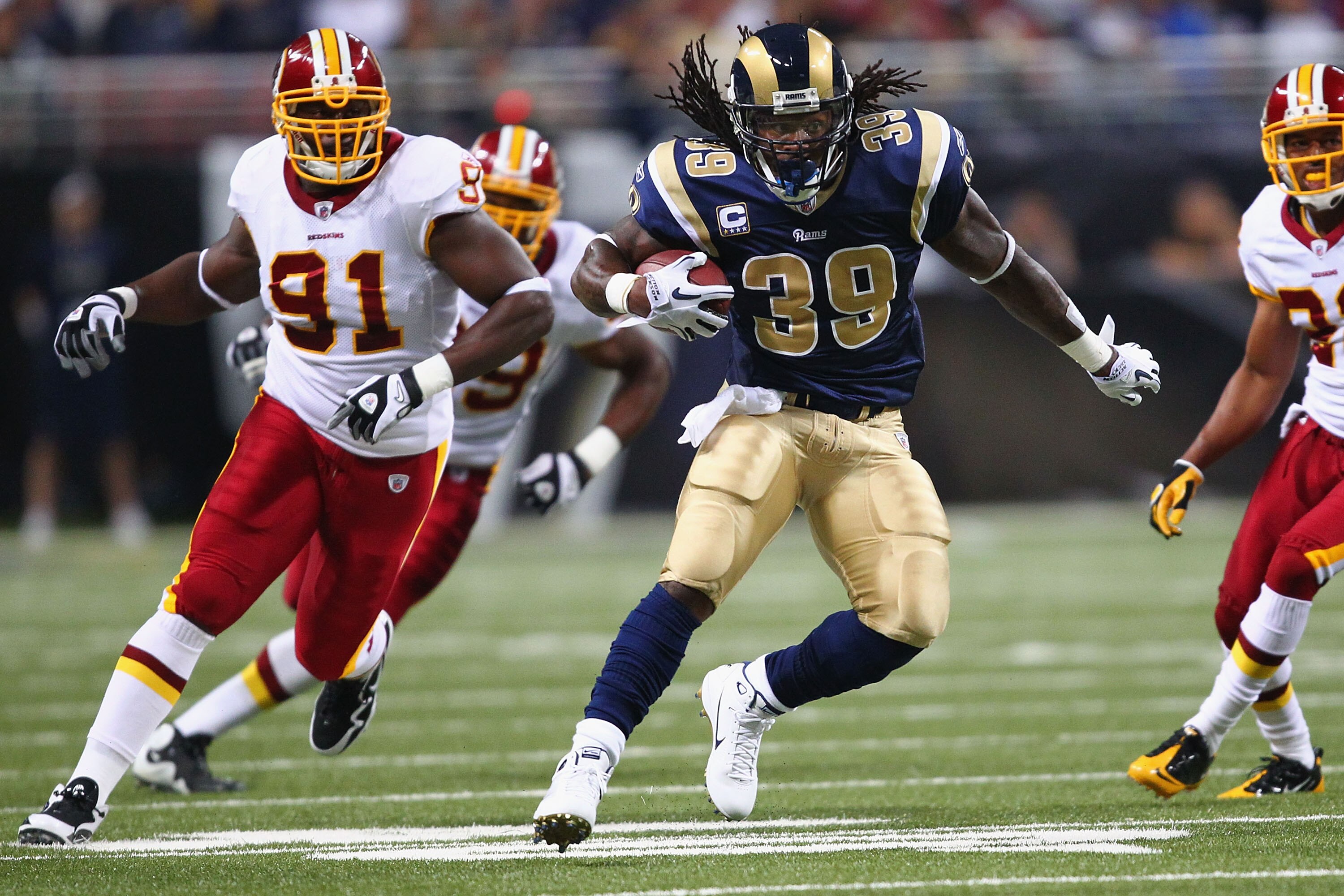 ST. LOUIS - SEPTEMBER 26: Steven Jackson #39 of the St. Louis Rams rushes against the Washington Redskins at the Edward Jones Dome on September 26, 2010 in St. Louis, Missouri. The Rams beat the Redskins 30-16. (Photo by Dilip Vishwanat/Getty Images) ST. LOUIS - SEPTEMBER 26: Steven Jackson #39 of the St. Louis Rams rushes against the Washington Redskins at the Edward Jones Dome on September 26, 2010 in St. Louis, Missouri. The Rams beat the Redskins 30-16. (Photo by Dilip Vishwanat/Getty Images)