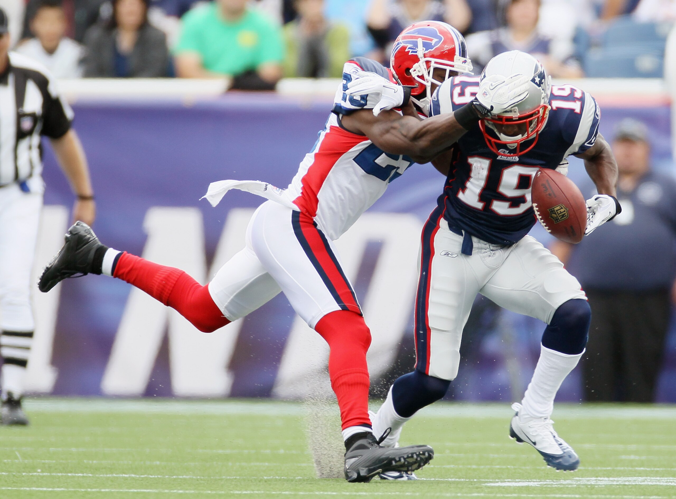 FOXBORO, MA - SEPTEMBER 26:  Drayton Florence #29 of the Buffalo Bills strips the ball from Brandon Tate #19 of the New England Patriots during on September 26, 2010 at Gillette Stadium in Foxboro, Massachusetts.  (Photo by Elsa/Getty Images)