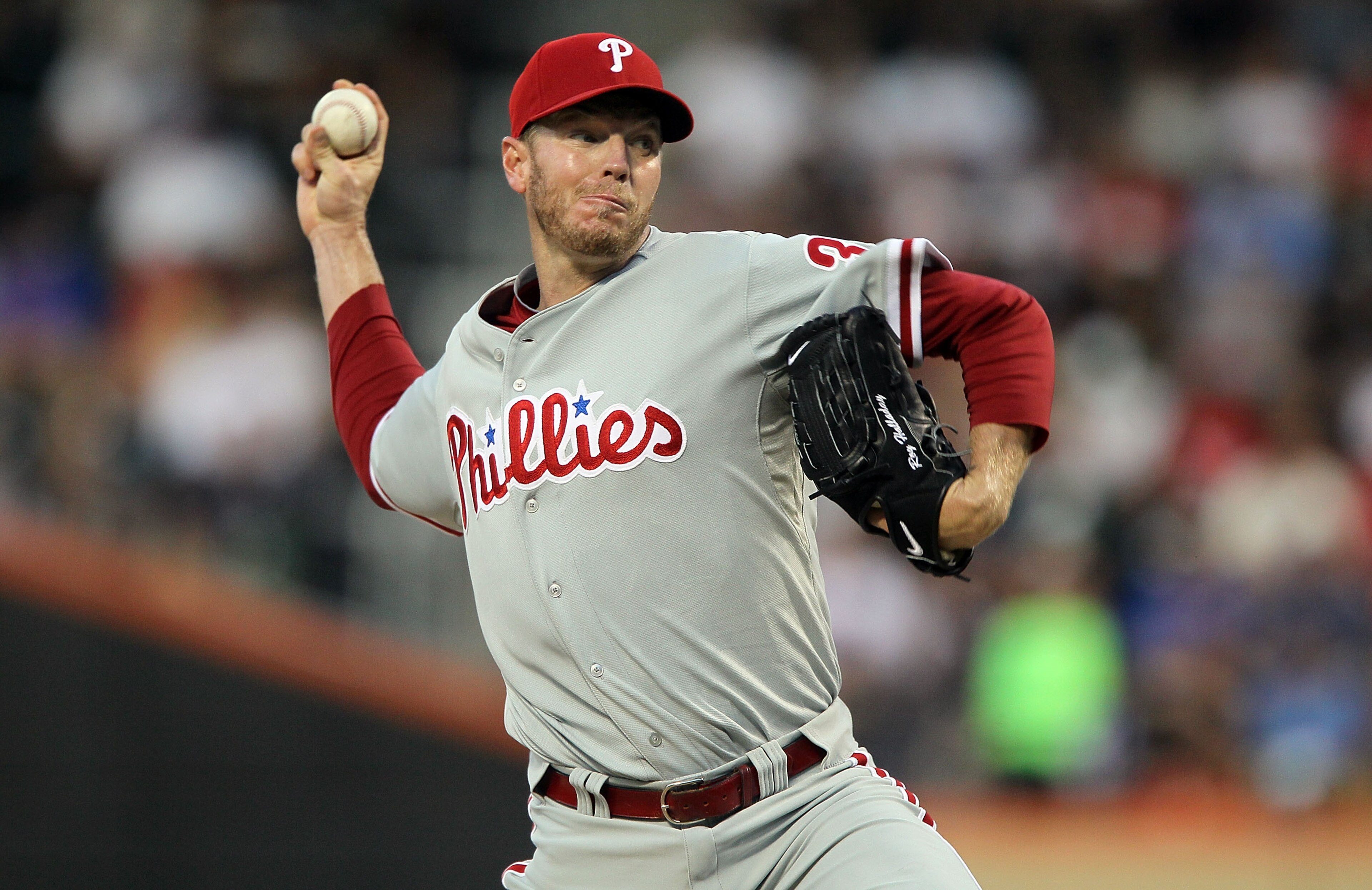 NEW YORK - AUGUST 14:  Roy Halladay #34 of the Philadelphia Phillies delivers a pitch against the New York Mets on August 14, 2010 at Citi Field in the Flushing neighborhood of the Queens borough of New York City.  (Photo by Jim McIsaac/Getty Images)