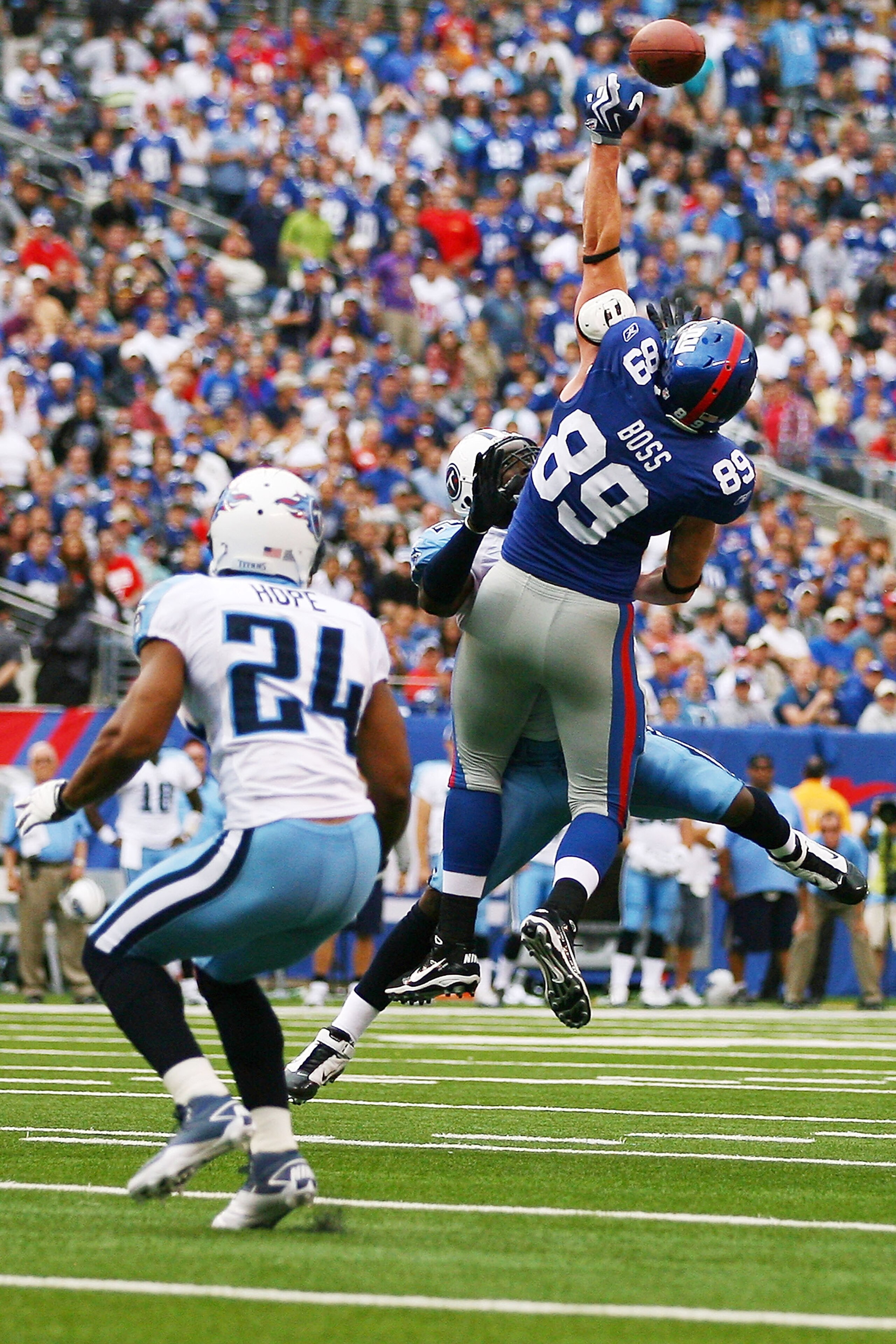 EAST RUTHERFORD, NJ - SEPTEMBER 26: Kevin Boss #89 of the New York Giants is unable to make a catch from Eli Manning in the fourth quarter while being guarded by Will Witherspoon #92 and Chris Hope #24 of the Tennessee Titans at New Meadowlands Stadium on