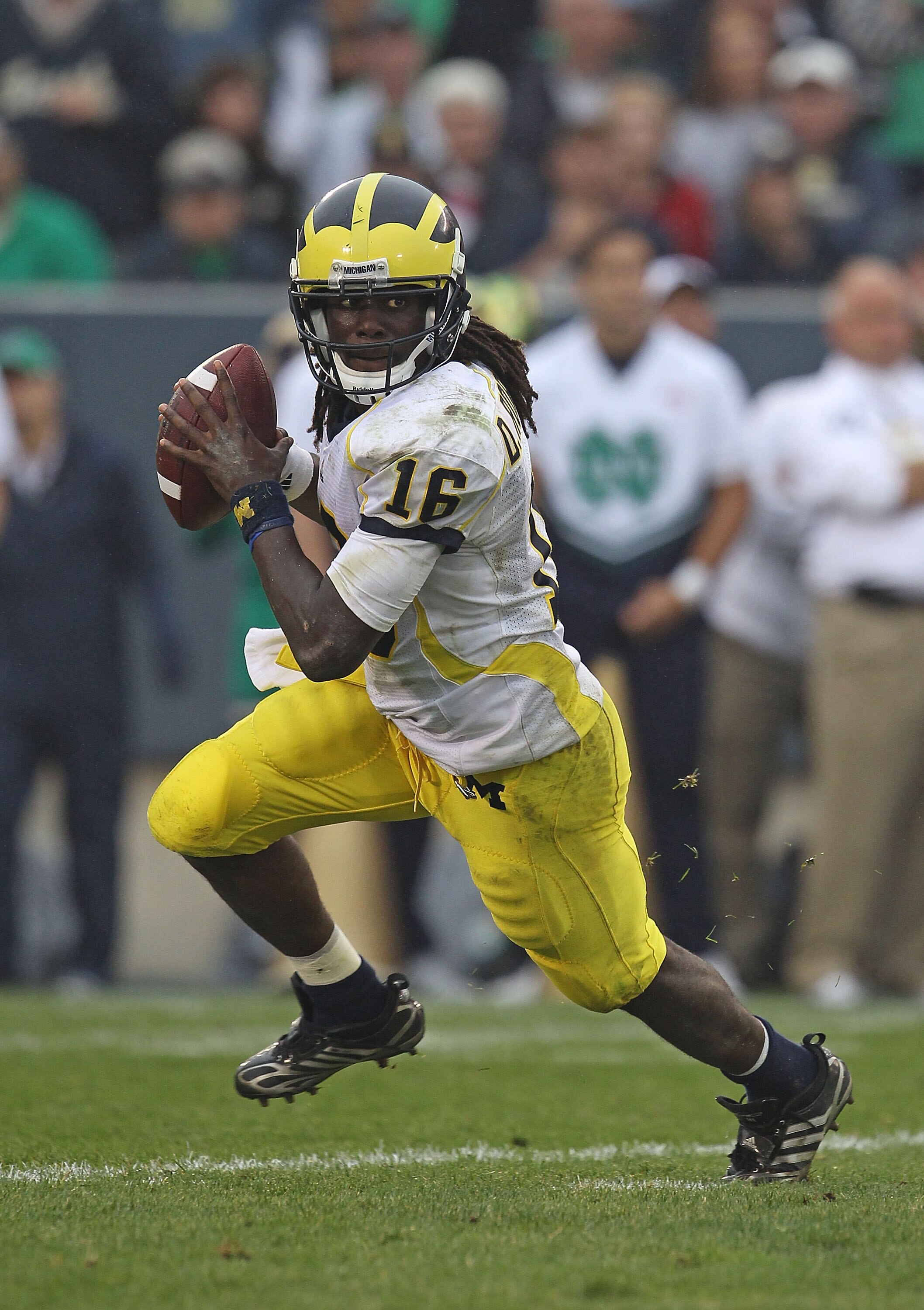 SOUTH BEND, IN - SEPTEMBER 11: Denard Robinson #16 of the Michigan Wolverines rolls out to look for a receiver against the Notre Dame Fighting Irish at Notre Dame Stadium on September 11, 2010 in South Bend, Indiana. Michigan defeated Notre Dame 28-24. (P