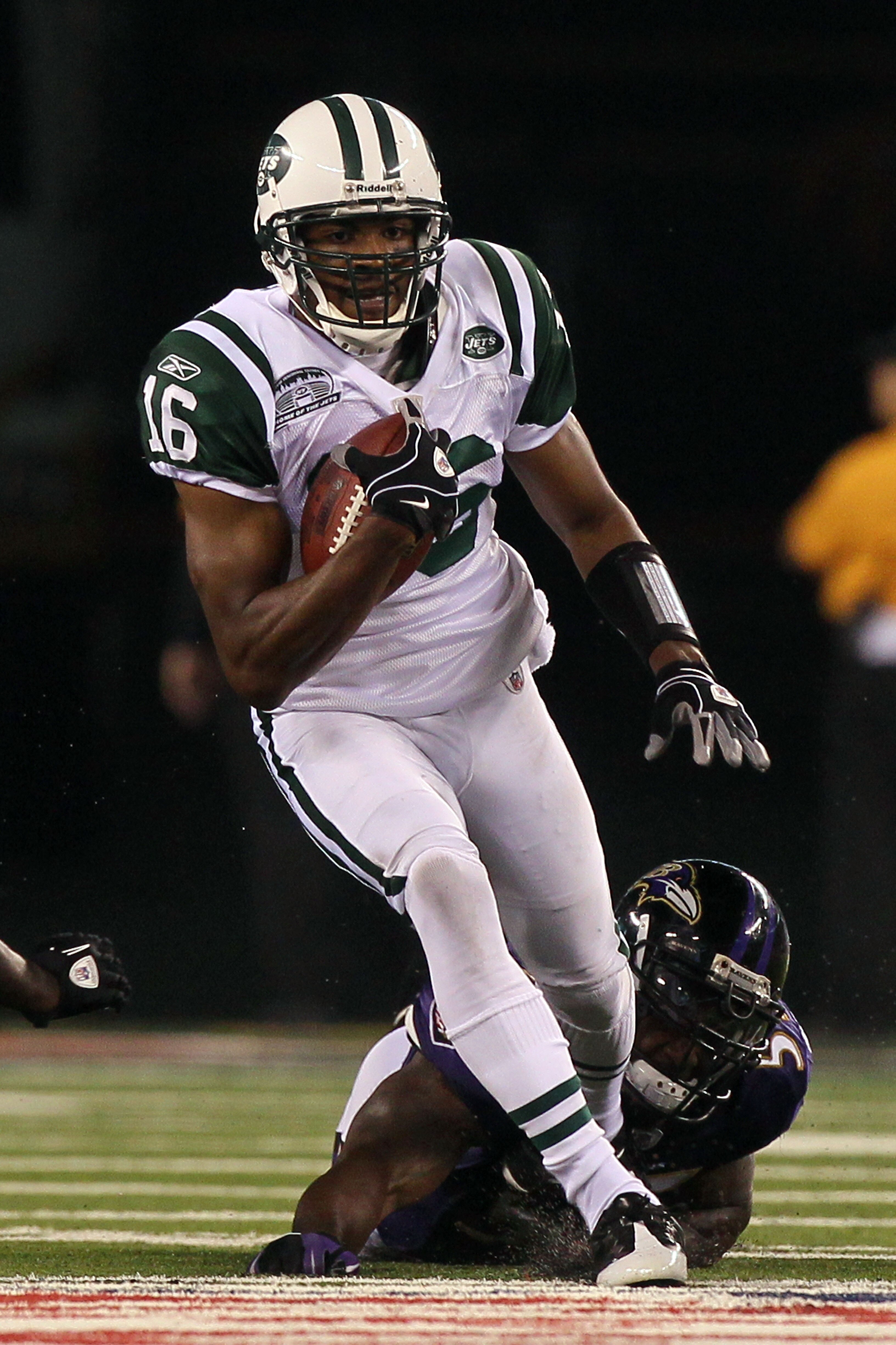 EAST RUTHERFORD, NJ - SEPTEMBER 13:  Brad Smith #16 of the New York Jets runs against the Baltimore Ravens during their home opener at the New Meadowlands Stadium on September 13, 2010 in East Rutherford, New Jersey.  (Photo by Jim McIsaac/Getty Images)