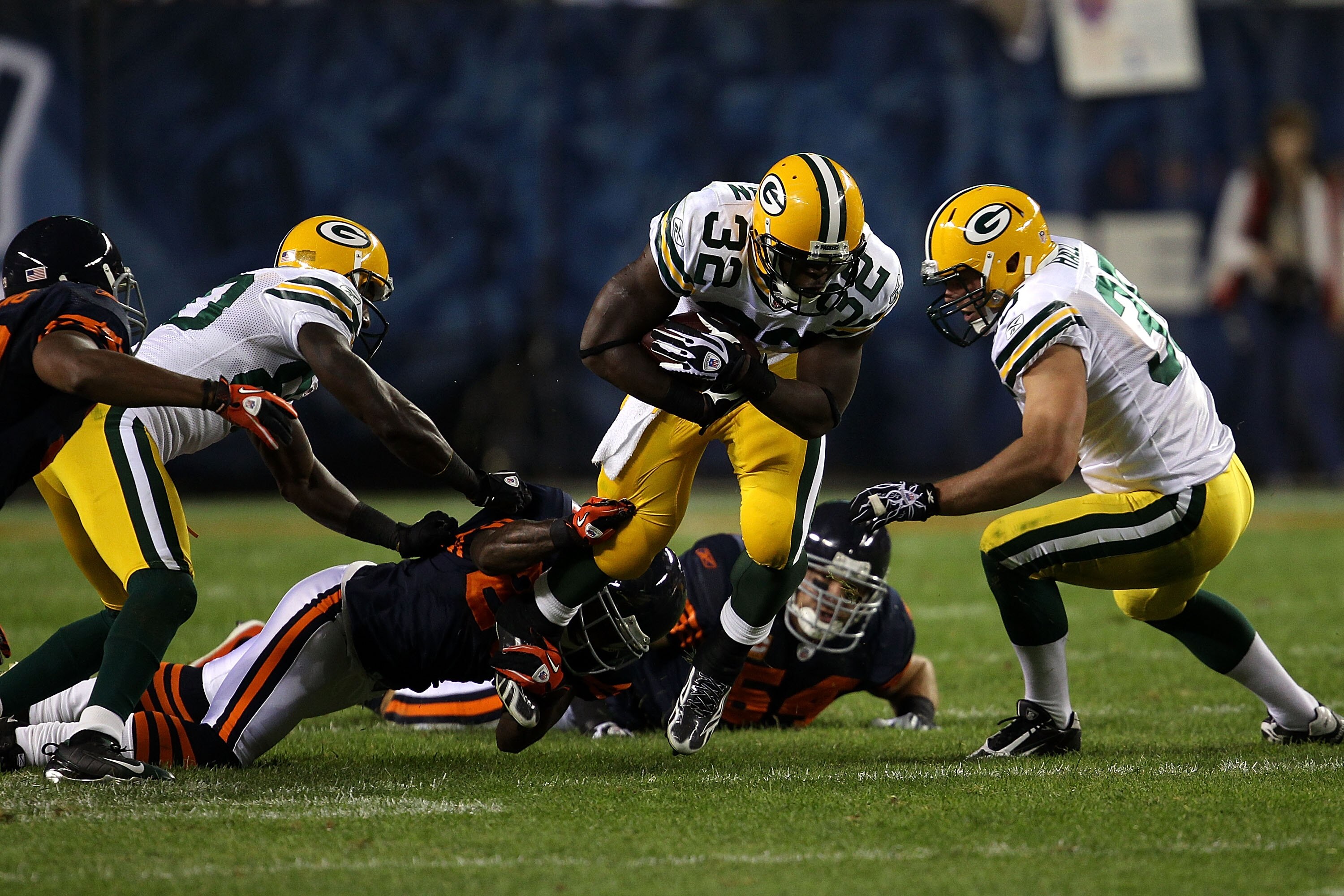 CHICAGO - SEPTEMBER 27:  Brandon Jackson #32 of the Green Bay Packers runs the ball against the Chicago Bears at Soldier Field on September 27, 2010 in Chicago, Illinois.  (Photo by Jonathan Daniel/Getty Images)