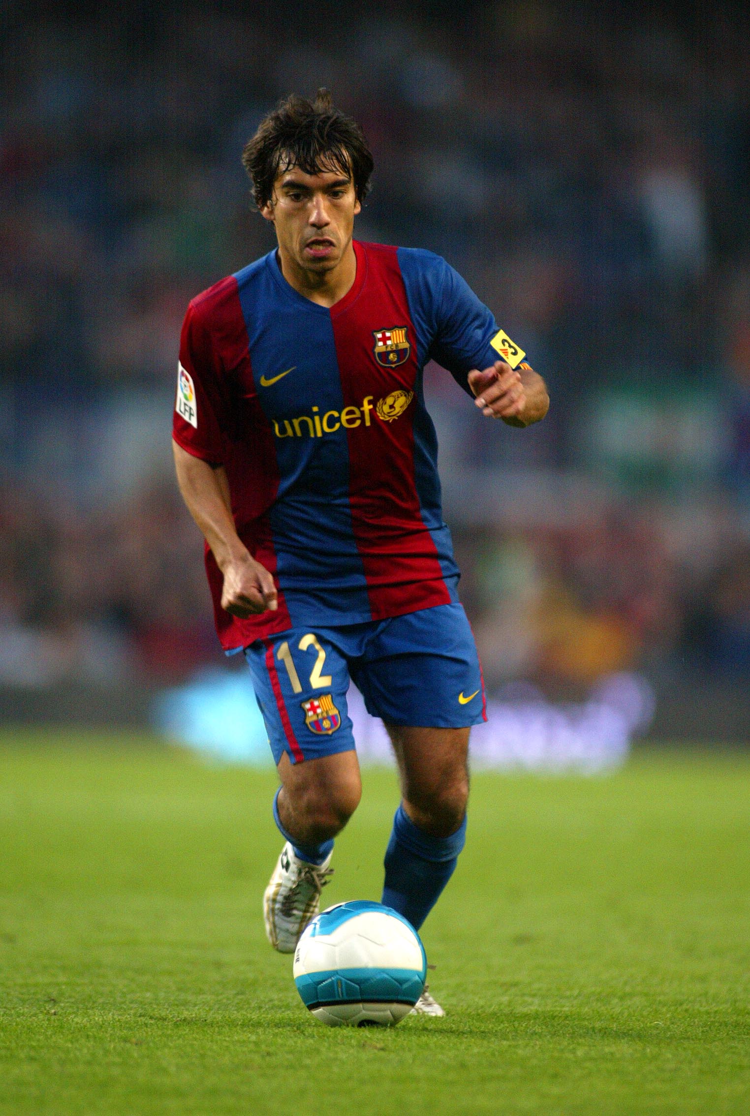 BARCELONA, SPAIN - APRIL 15: Gio Van Bronkhorst of Barcelona in action during the La Liga match between FC Barcelona and Mallorca on April 15, 2007, played at the Camp Nou stadium in Barcelona, Spain. (Photo by Bagu Blanco/Getty Images).
