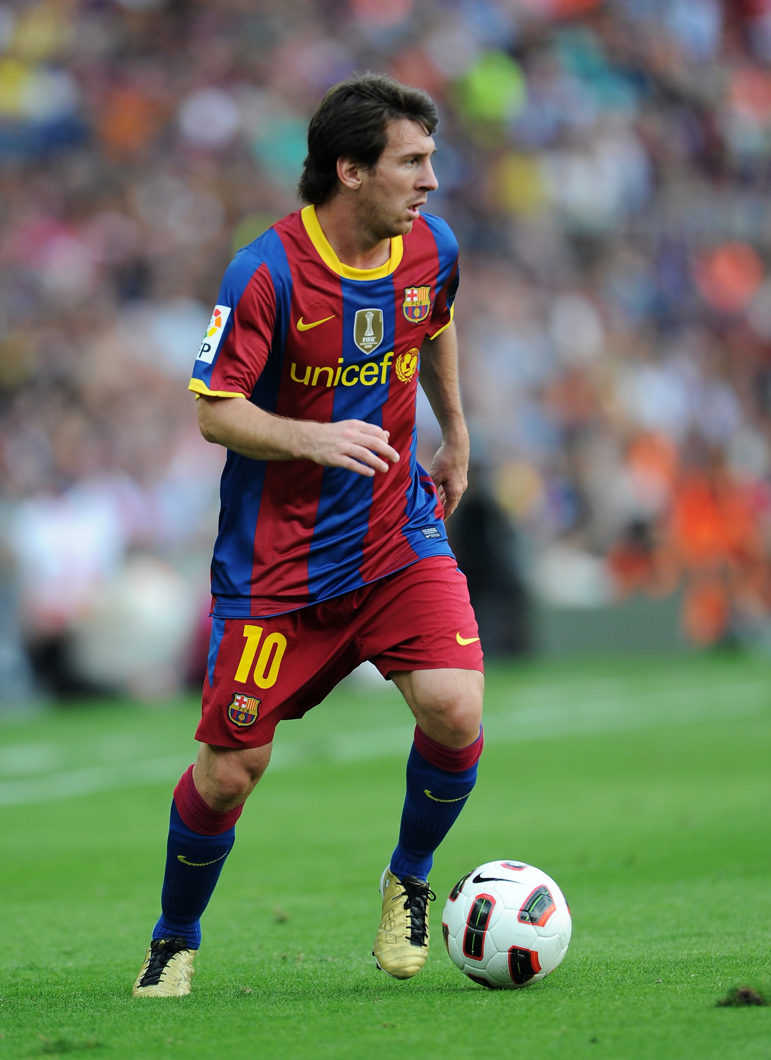 BARCELONA, SPAIN - SEPTEMBER 11:  Lionel Messi of Barcelona controls the ball during the La Liga match between Barcelona and Hercules at the Camp Nou stadium on September 11, 2010 in Barcelona, Spain. Barcelona lost the match 2-0.  (Photo by Jasper Juinen