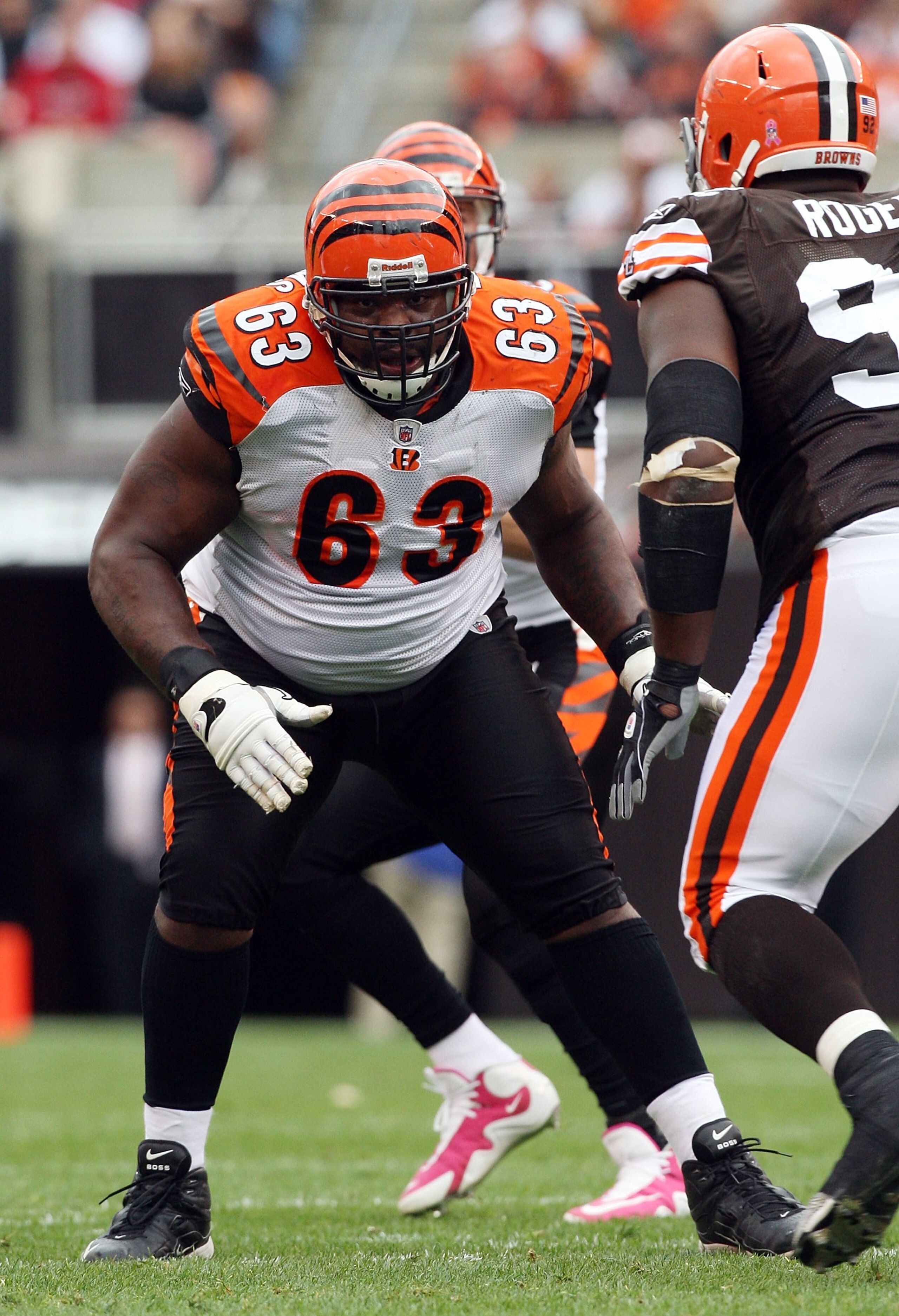 CLEVELAND - OCTOBER 04:  Bobbie Williams #63 of the Cincinnati Bengals defends against the Cleveland Browns during their game at Cleveland Browns Stadium on October 4, 2009 in Cleveland, Ohio. The Bengals defeated the Browns 23-20 in overtime.  (Photo by 