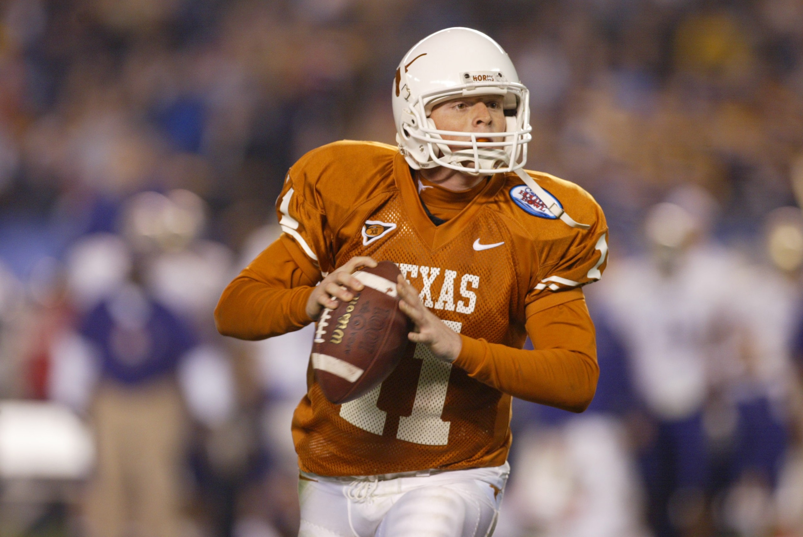 28 Dec 2001 : Quarterback Major Applewhite of Texas looks to throw a pass during the Holiday Bowl game against Washington at Qualcomm Stadium in San Diego, California. Texas won 47-43. DIGITAL IMAGE. Mandatory Credit: Jeff Gross/Getty Images