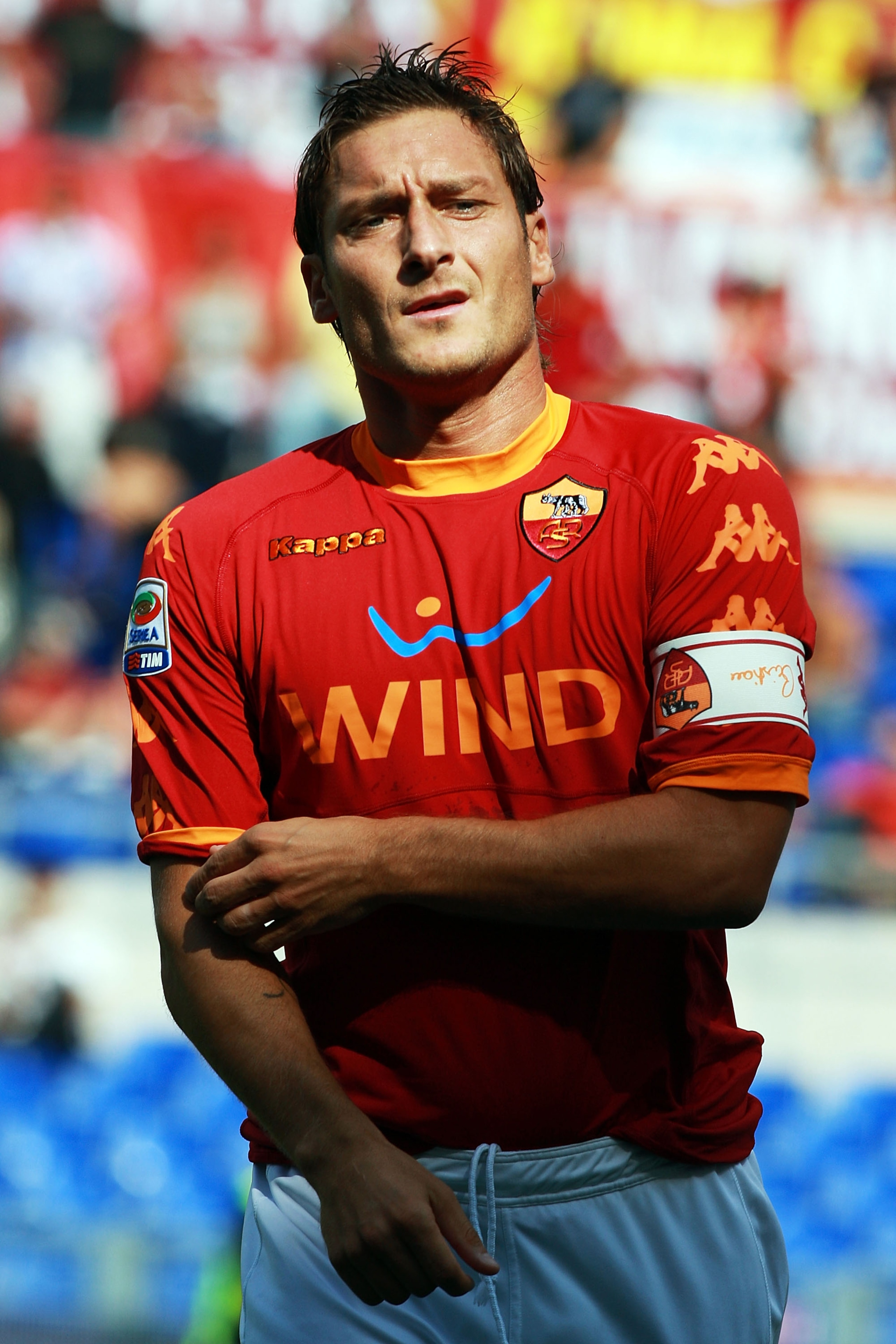 ROME - SEPTEMBER 19: Francesco Totti of AS Roma looks on during the Serie A match between AS Roma and Bologna FC at Stadio Olimpico on September 19, 2010 in Rome, Italy. (Photo by Paolo Bruno/Getty Images) ROME - SEPTEMBER 19: Francesco Totti of AS Roma looks on during the Serie A match between AS Roma and Bologna FC at Stadio Olimpico on September 19, 2010 in Rome, Italy. (Photo by Paolo Bruno/Getty Images)
