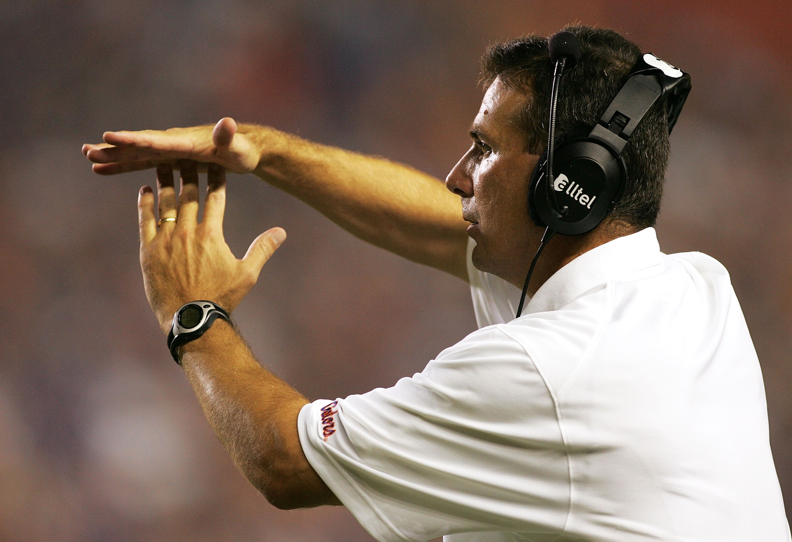 GAINESVILLE, FL - SEPTEMBER 17:  Head coach Urban Meyer of the Florida Gators signals that he wants a timeout against the Tennessee Volunteers at Ben Hill Griffin Stadium on September 17, 2005 in Gainesville, Florida.  (Photo by Doug Benc/Getty Images)