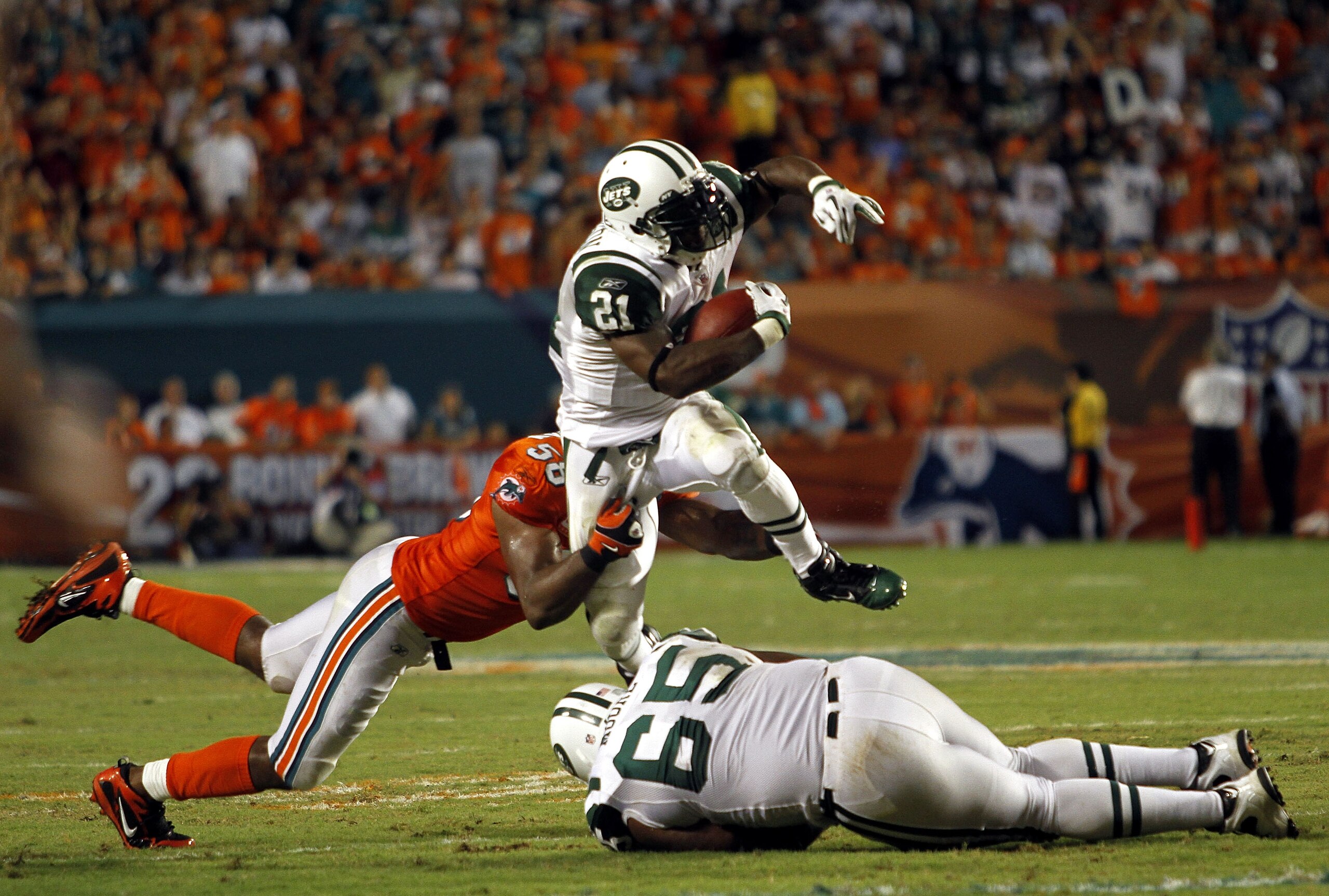 MIAMI - SEPTEMBER 26: Running back LaDanian Tomlinson #21 of the New York Jets runs against the Miami Dolphins at Sun Life Stadium on September 26, 2010 in Miami, Florida. (Photo by Marc Serota/Getty Images) MIAMI - SEPTEMBER 26: Running back LaDanian Tomlinson #21 of the New York Jets runs against the Miami Dolphins at Sun Life Stadium on September 26, 2010 in Miami, Florida. (Photo by Marc Serota/Getty Images)