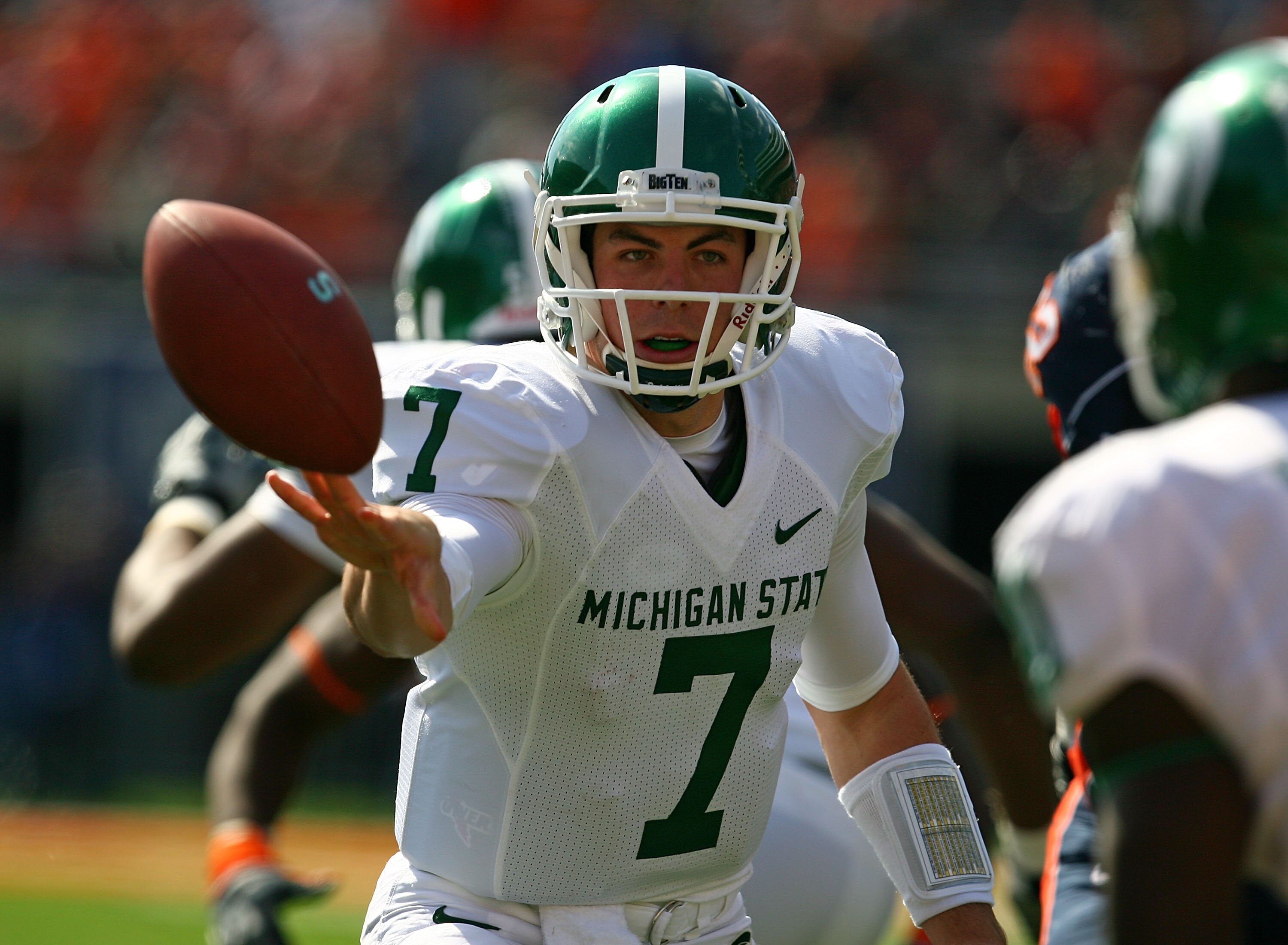 CHAMPAIGN, IL - OCTOBER 10: Keith Nicol #7 of the Michigan State Spartans pitches the ball to a running back against the Illinois Fighting Illini on October 10, 2009 at Memorial Stadium at the University of Illinois in Champaign, Illinois. (Photo by Jonat