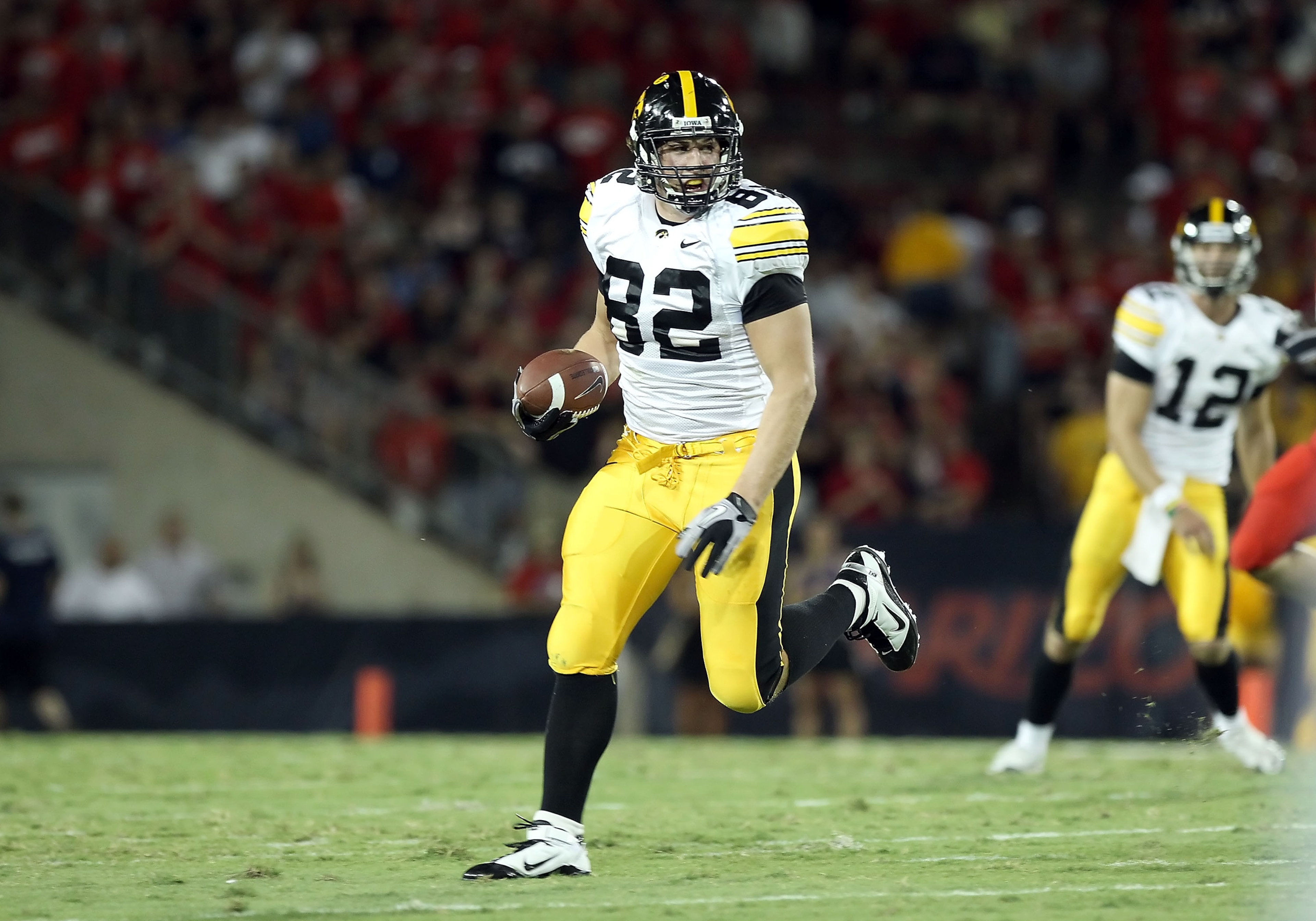 TUCSON, AZ - SEPTEMBER 18:  Tight end Allen Reisner #82 of the Iowa Hawkeyes runs with the ball during the college football game against the Arizona Wildcats at Arizona Stadium on September 18, 2010 in Tucson, Arizona. The Wildcats defeated the Hawkeyes 3