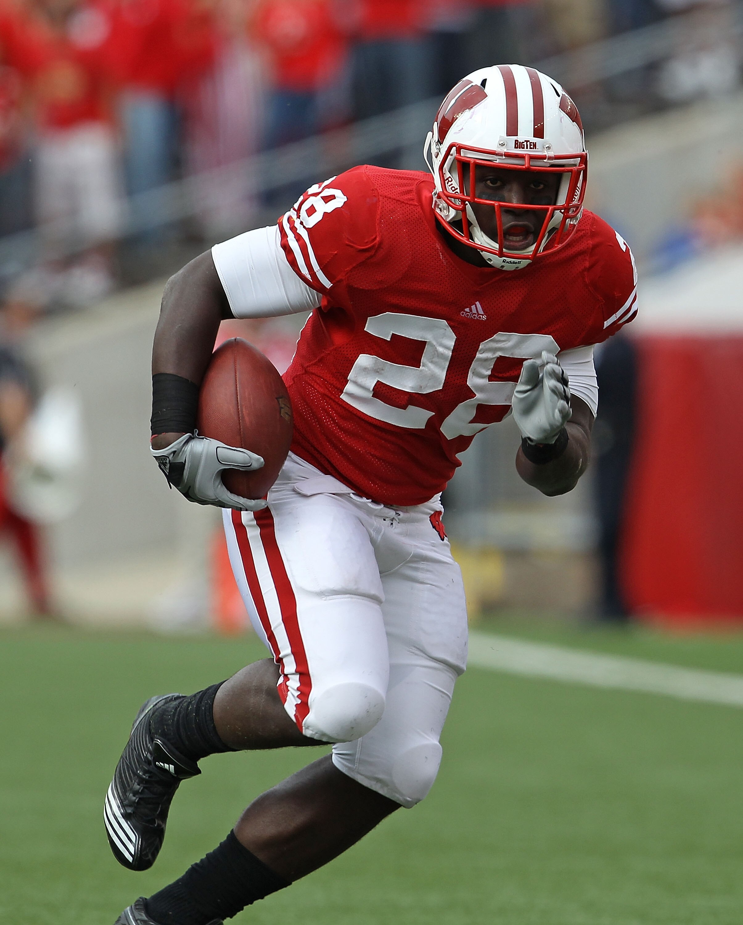 MADISON, WI - SEPTEMBER 18: Montee Ball #28 of the Wisconsin Badgers runs against the Arizona State Sun Devils at Camp Randall Stadium on September 18, 2010 in Madison, Wisconsin. Wisconsin defeated Arizona State 20-19. (Photo by Jonathan Daniel/Getty Ima
